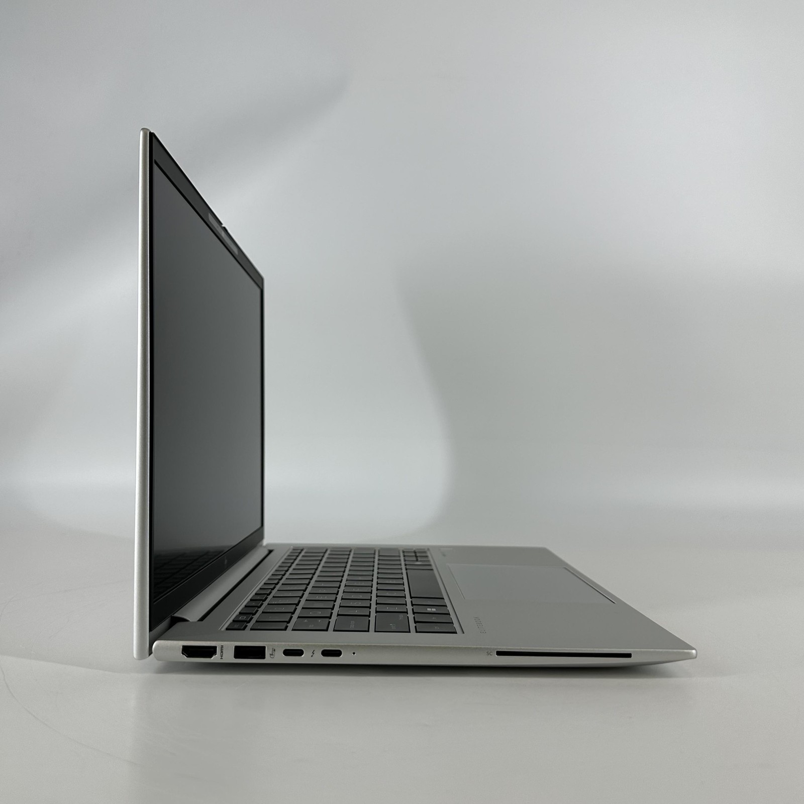 HP Elitebook 845 G11 14 FHD+ 3.3 GHz Ryzen 7 PRO 8840U 32GB 512GB SSD Excellent