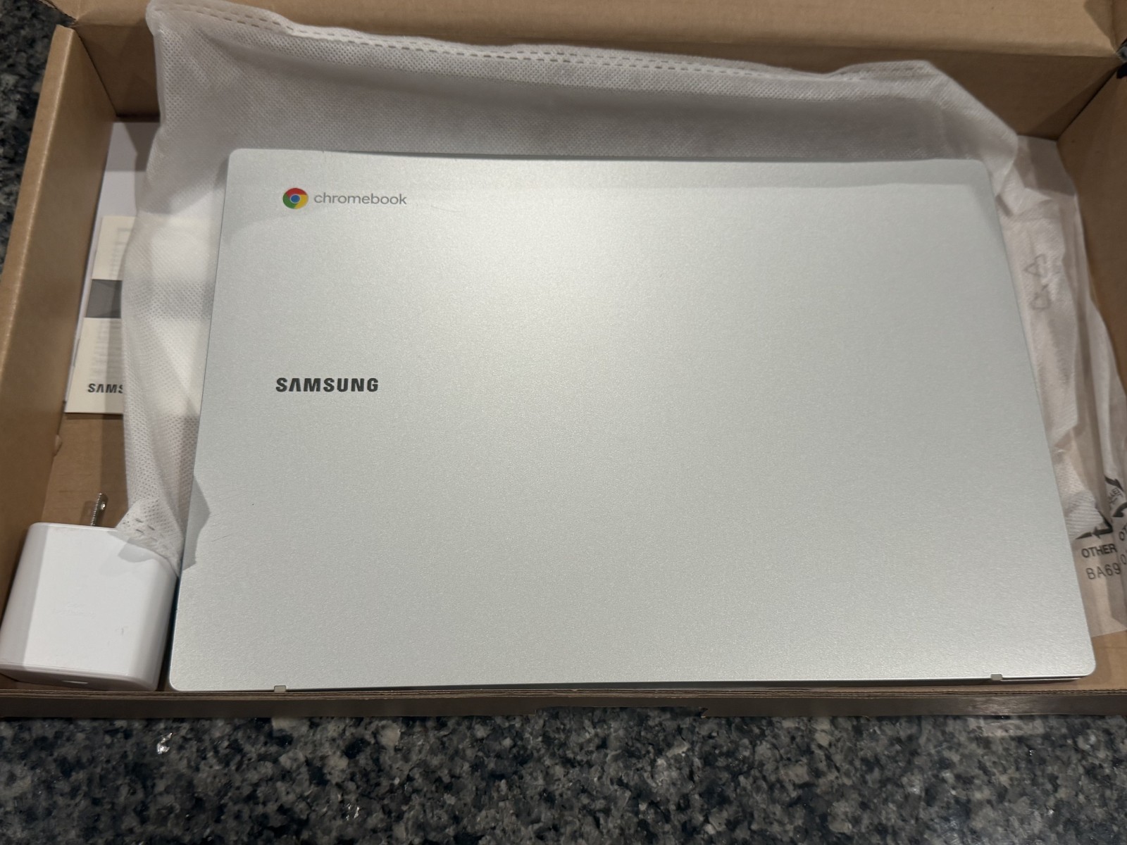 Samsung Galaxy Chromebook Go 14″ Celeron N4500 4GB RAM 32GB SSD Verizon LTE