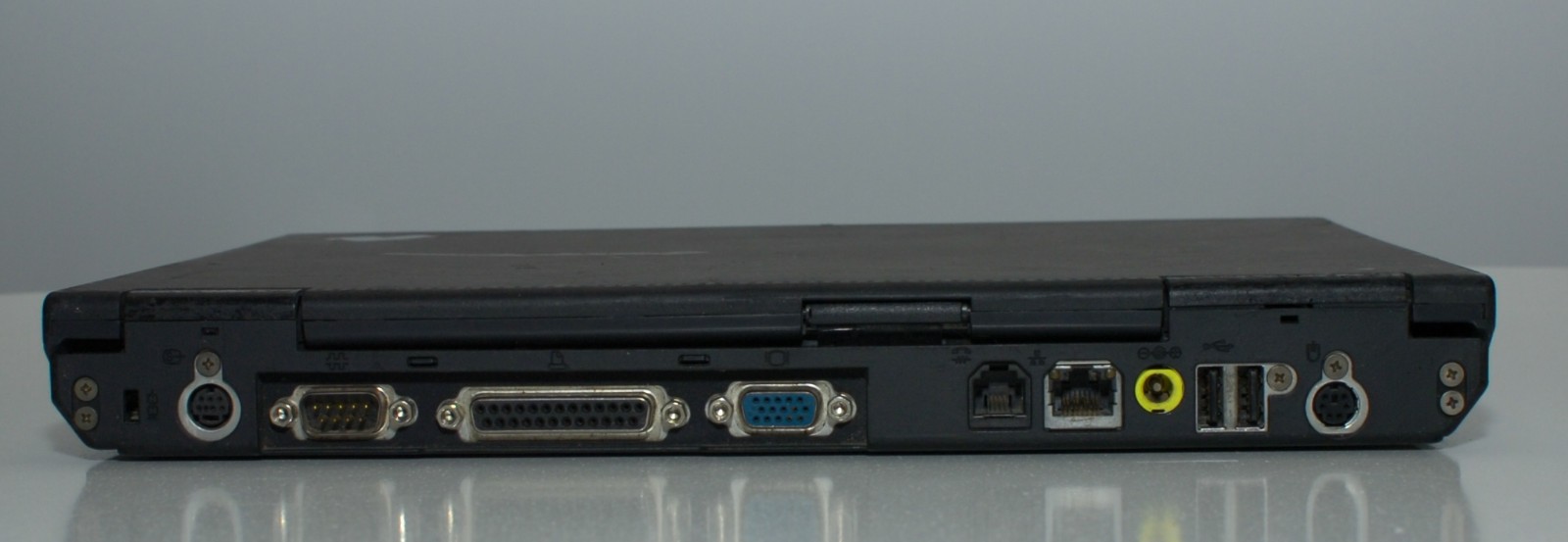 IBM ThinkPad T23 Intel Mobile Pentium III-M 1GHz 128 MB RAM No HDD FOR PARTS