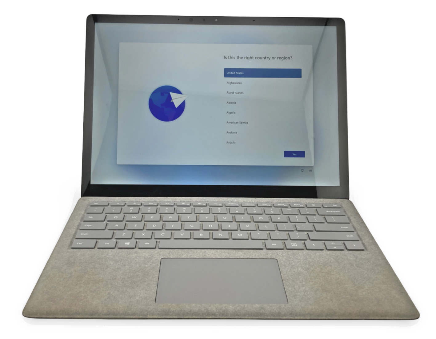 Microsoft Surface 13″ Laptop – i7-7660U @ 2.50 GHz – 8GB Ram 256GB NVMe *dents*