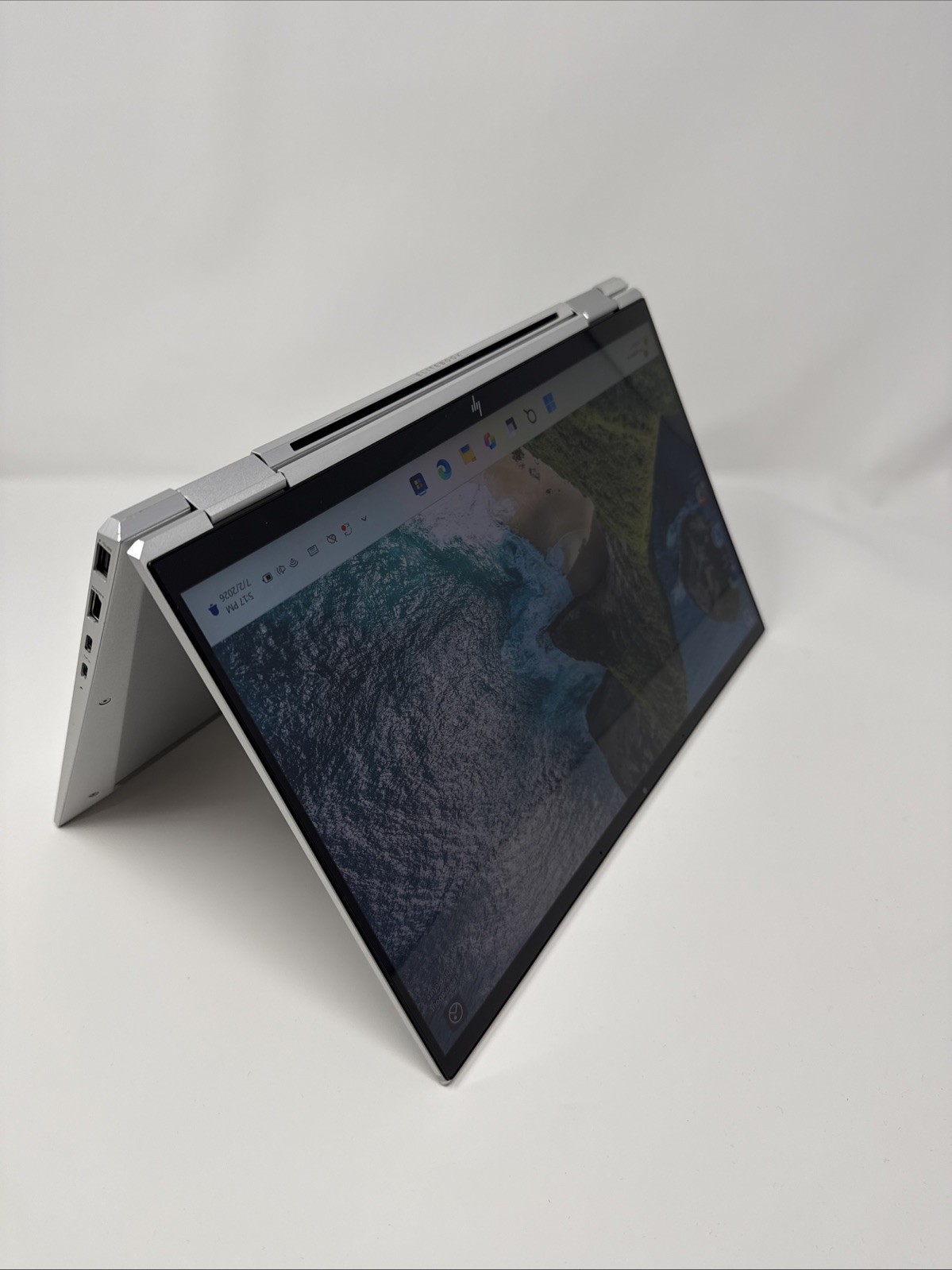 HP EliteBook x360 1040 G8 14″ (Intel Core i5 @ 2.40GHz, 256GB SSD, 16GB RAM)