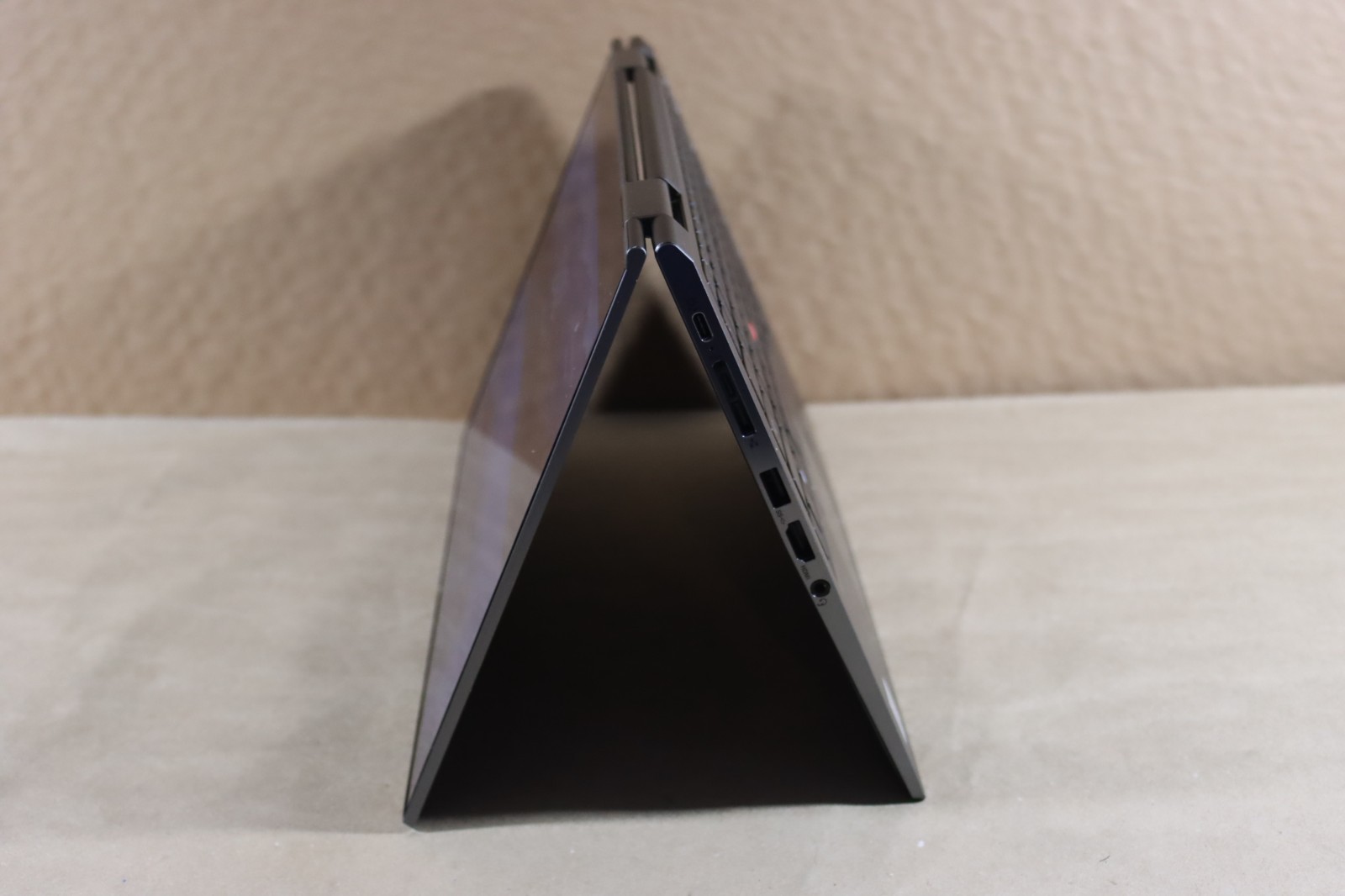 Lenovo ThinkPad X1 Yoga 5th Gen; 2-in-1, 14″, 256GB, 10th Gen Intel i5, 8GB Ram