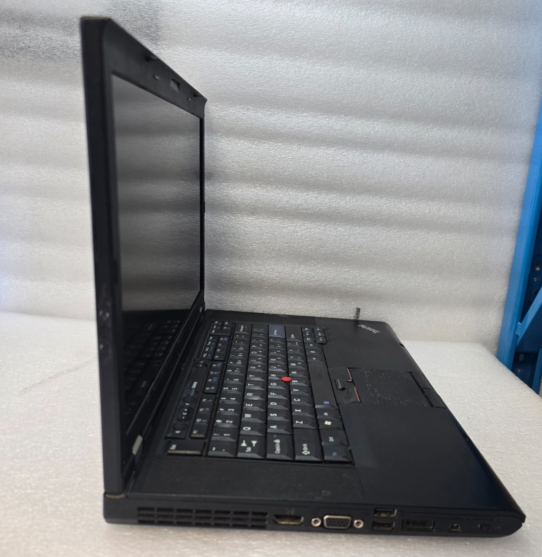 Lenovo ThinkPad T520 15.6″ Display Intel Core i5-2540M 2.6 GHz 4GB RAM Laptop