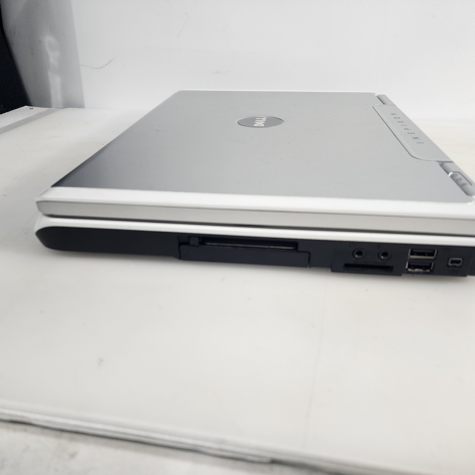 DELL INSPIRON E1505 LAPTOP 1GBRAM SCREEN INTACT W/PwrCord – WORKS