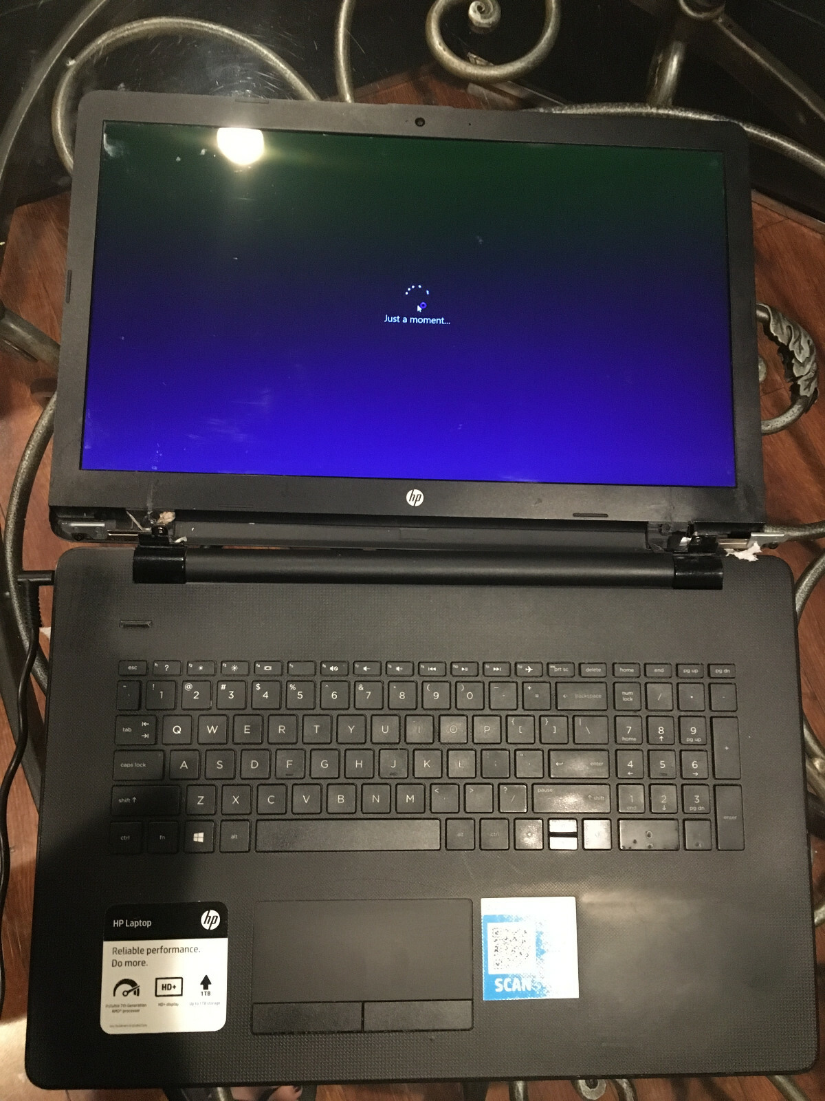 HP 17-ak013dx Laptop 17.3″ /A9 9420/ 3 GHz/Win 10/4 GB RAM/1 TB HDD – READ !!!