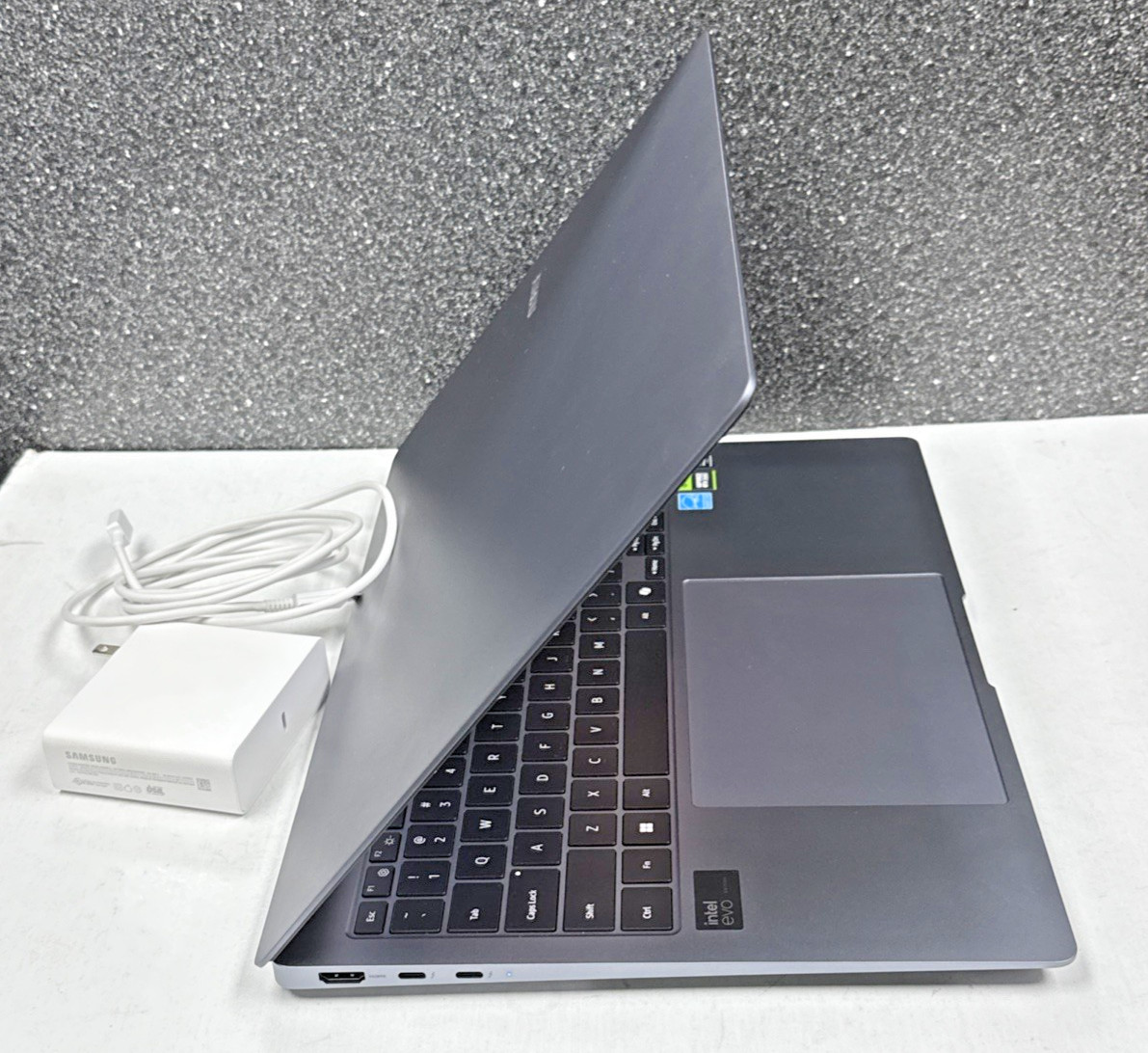 Samsung Galaxy Book4 Ultra NP960XGL 16″ Touch Core Ultra 7 16GB RAM 1TB SSD
