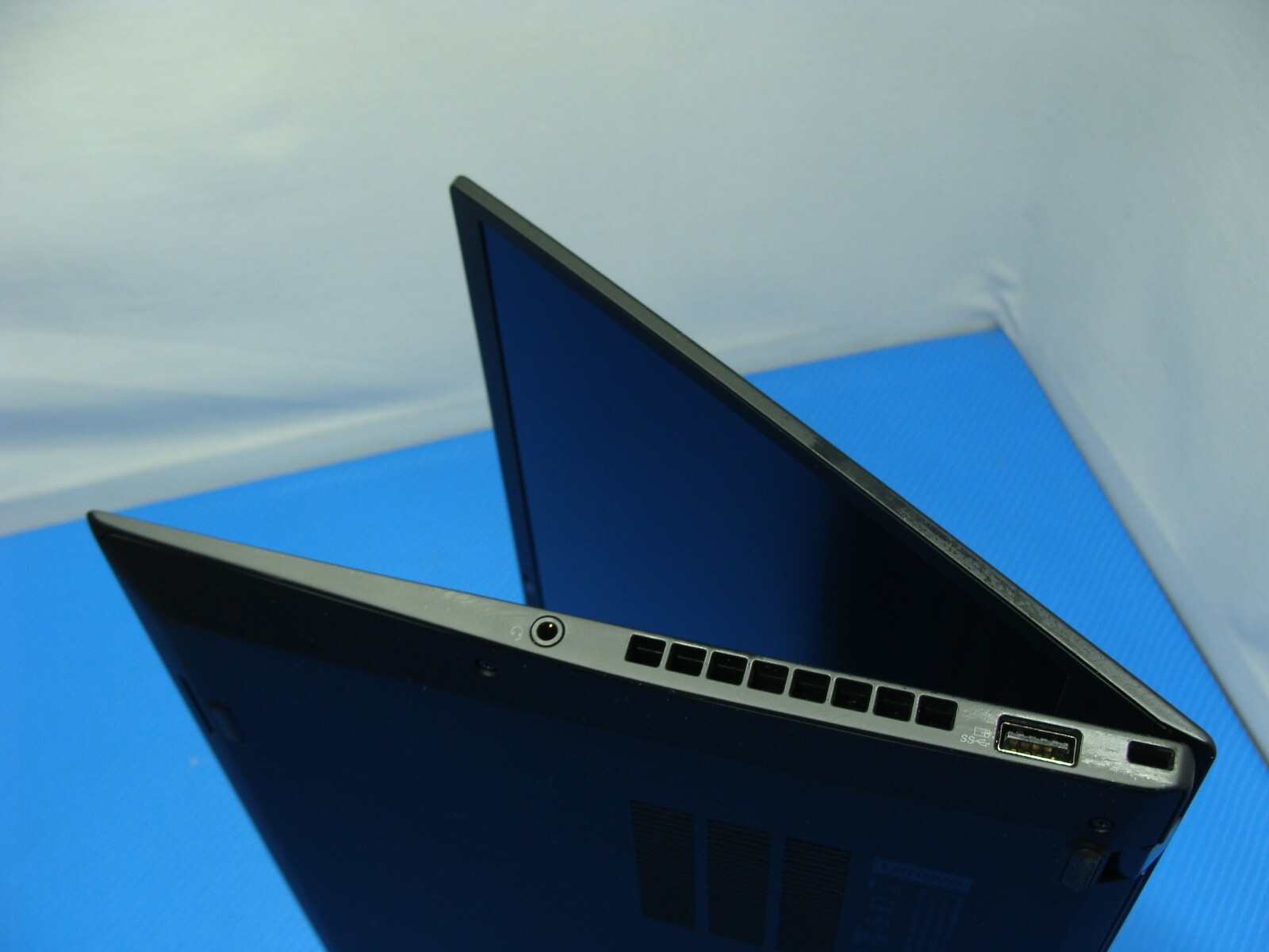 Lenovo ThinkPad X1 Carbon 6th Gen 14″FHD i5-8350U 1.7GHz 8GB 256GB SSD Win11 Pro