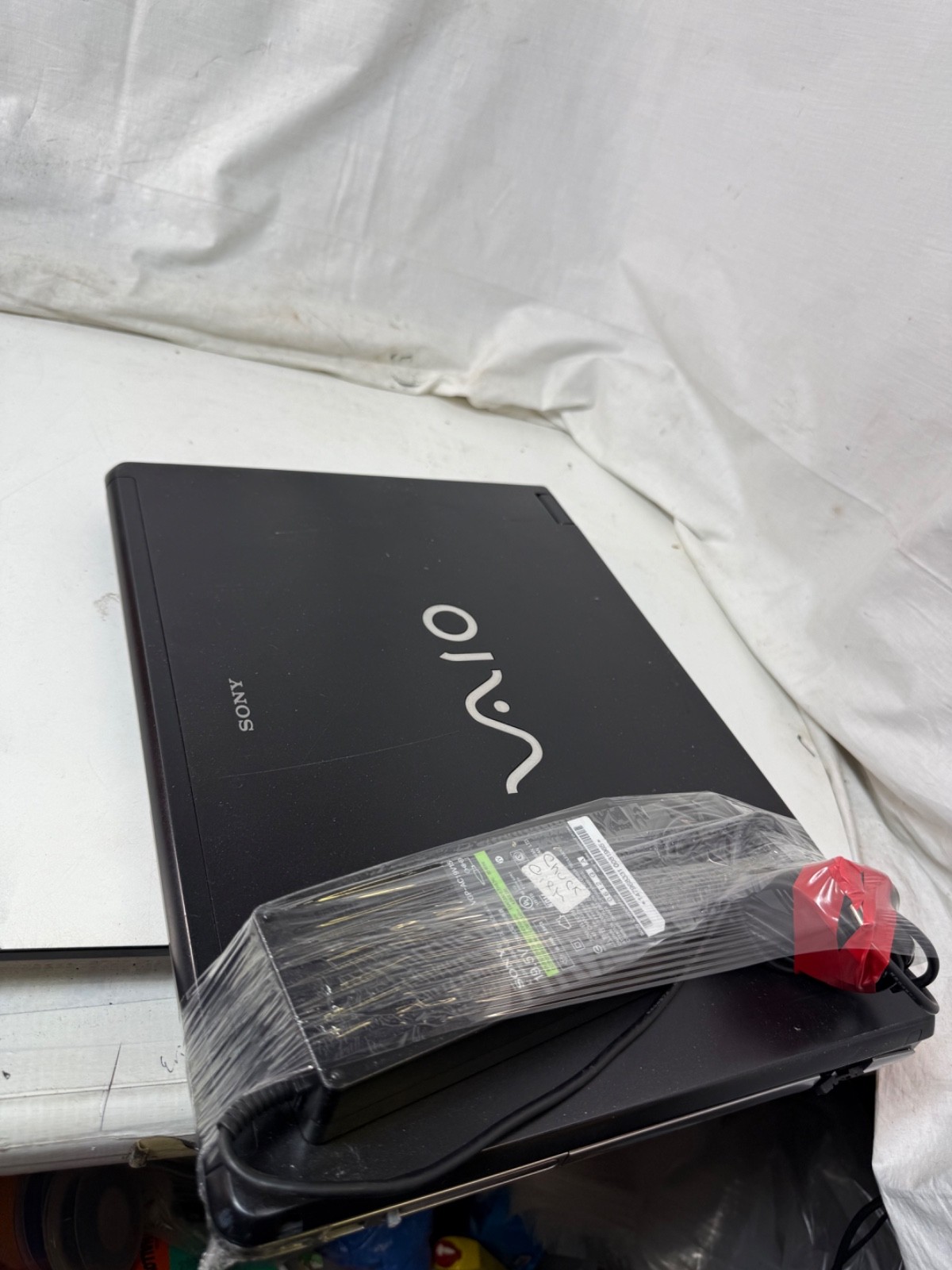Sony VAIO PCG-8X2L 17″ Laptop Intel Centrino Duo Vista Full HD For Parts/Repair