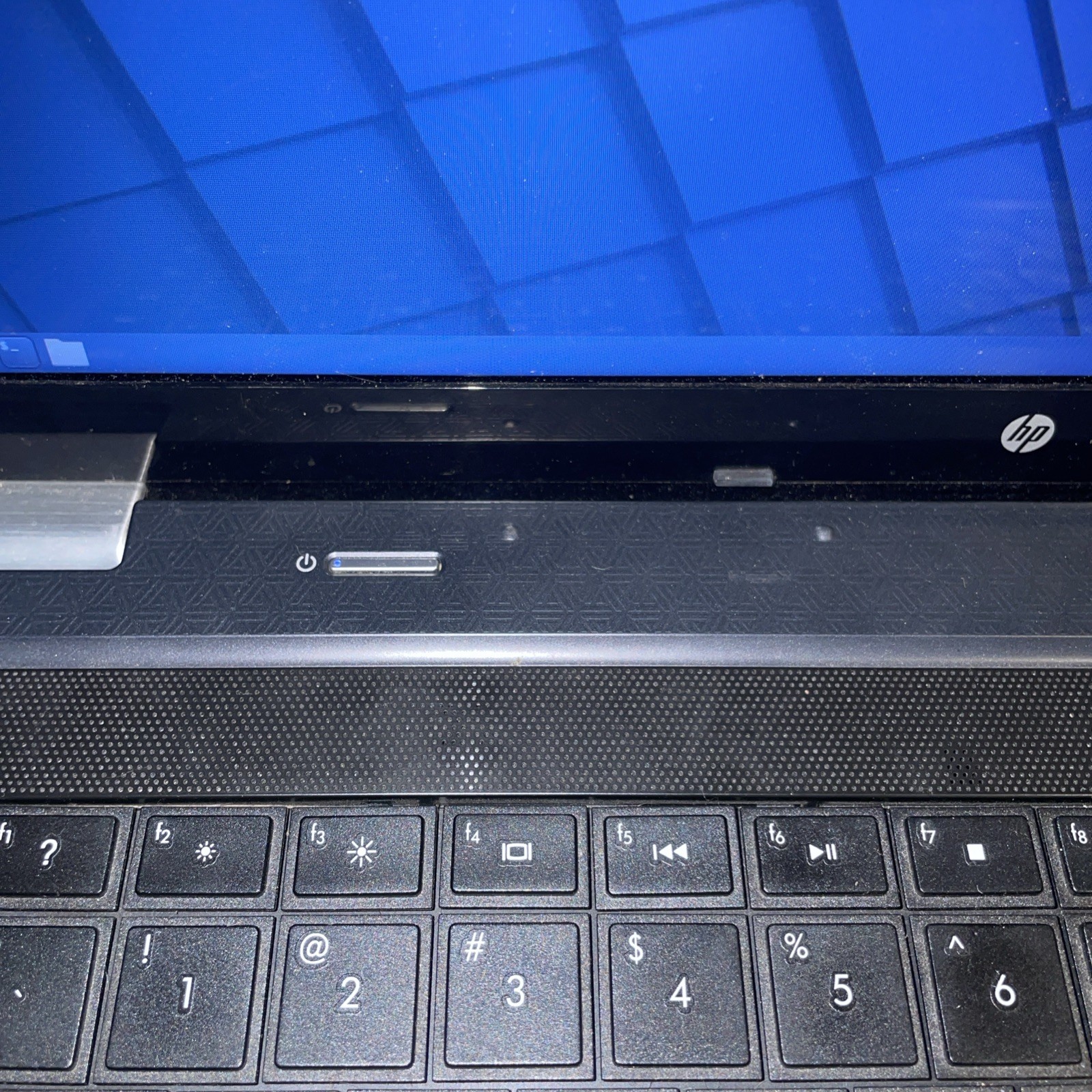 Hp G62 w 165 GB SSD And 8 Gb Ddr3 Linux Mint & Cooling Pad RGB Light And Charger
