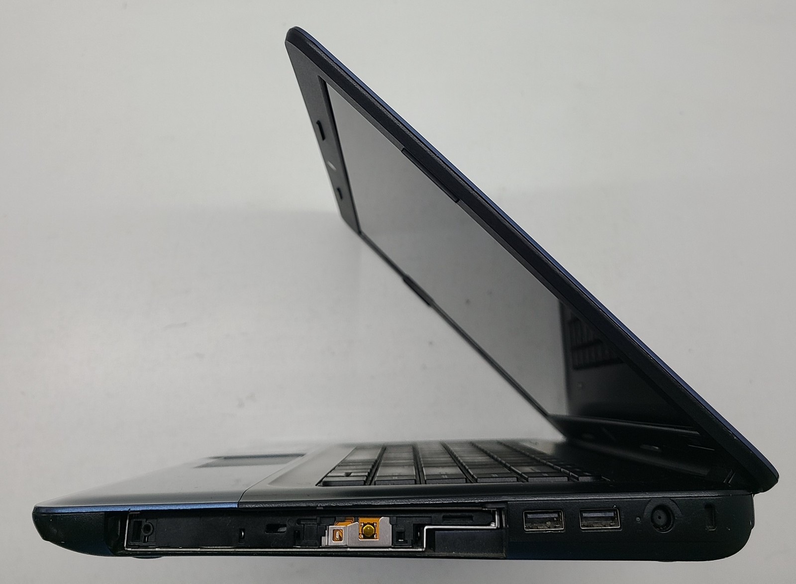 HP 2000-2D19WM Laptop AMD E-300 4GB Ram NO HD/OS (FL)