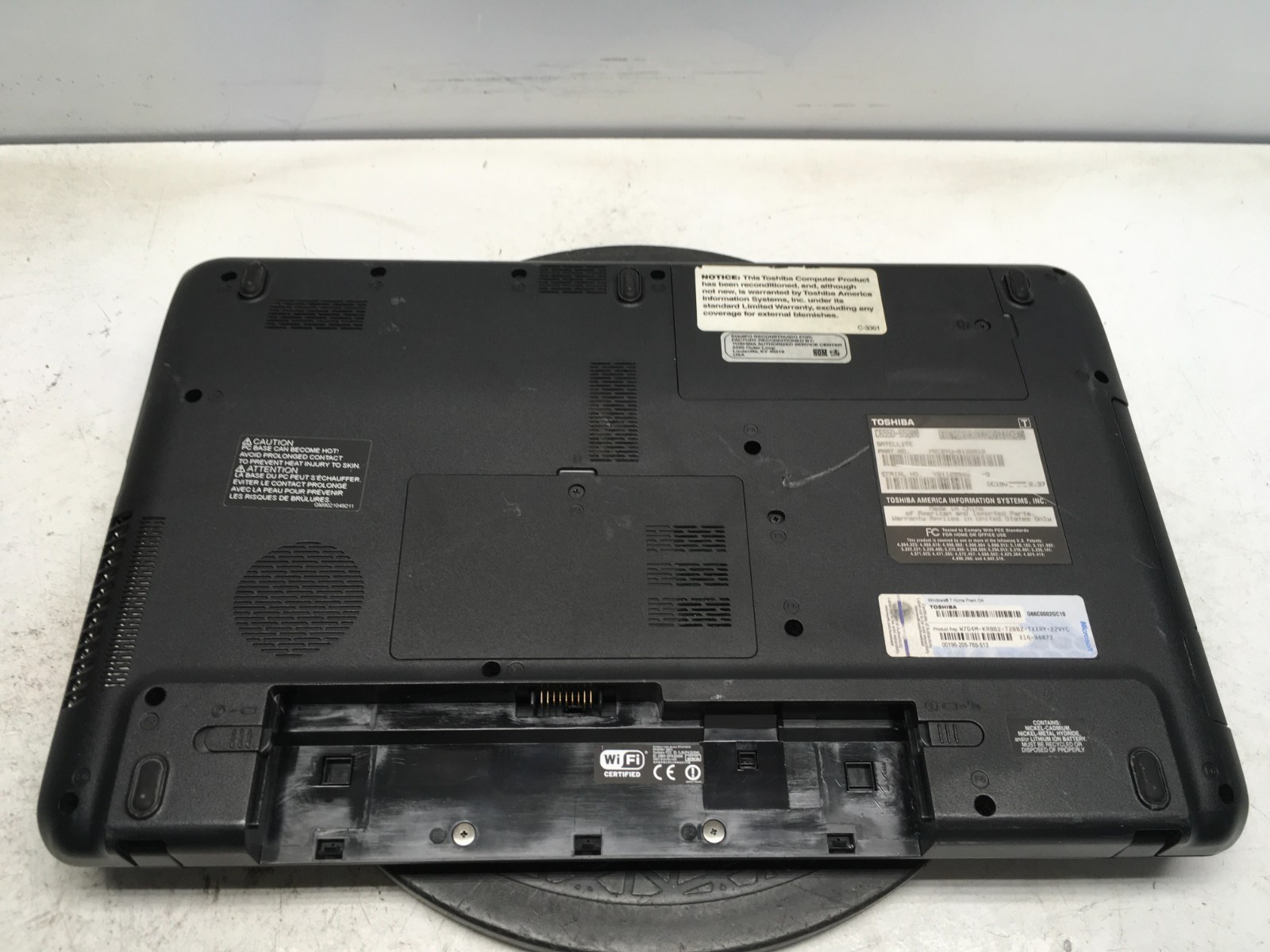 Toshiba Satellite C655D-S5200 AMD C-50 1GHz 4 GB NO HDD/Batt Hinge DMG