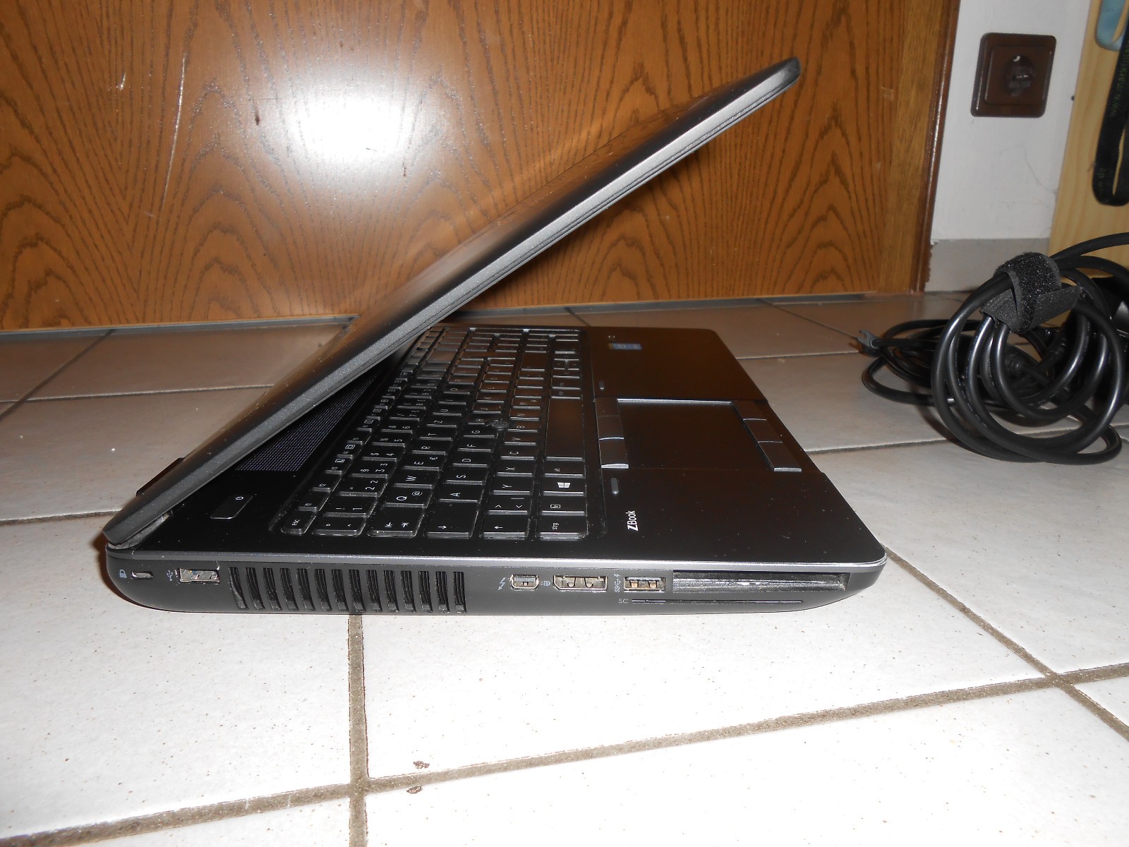 HP ZBook 15 G2 i7-4710MQ 24GB 256GB SSD FullHD nVidia Quadro K1100M Linux Mint