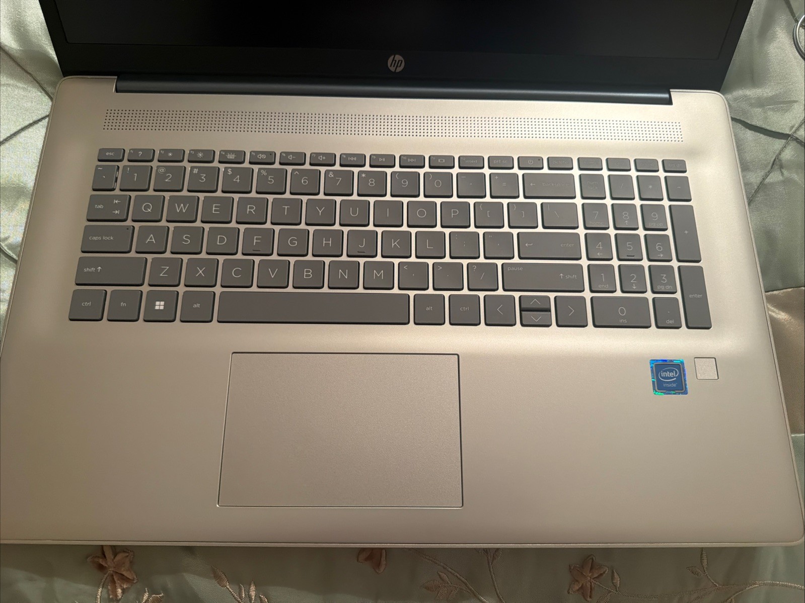 HP 17-CN0613DS 17.3 4GB 128GB SSD N4120 1.1GHz WIN 11 Moonlight Blue BRAND NEW!!