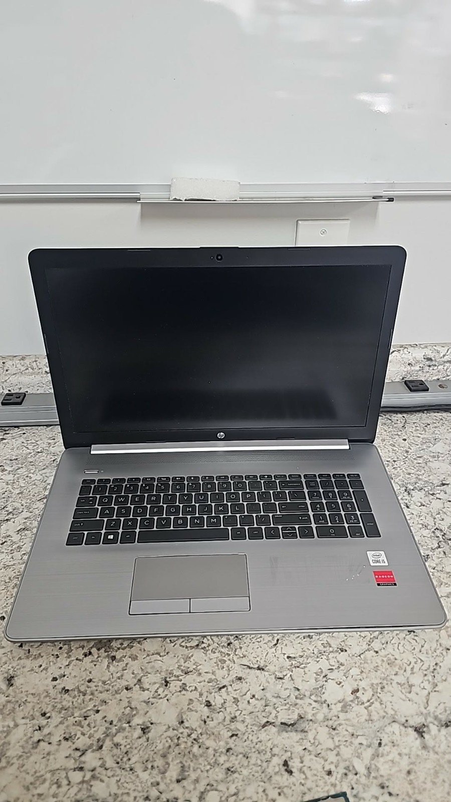 HP ProBook 470 G7 17.3″ i5-10210U@1.6GHz, 4GB RAM – Powers Posts Works Bad Hinge