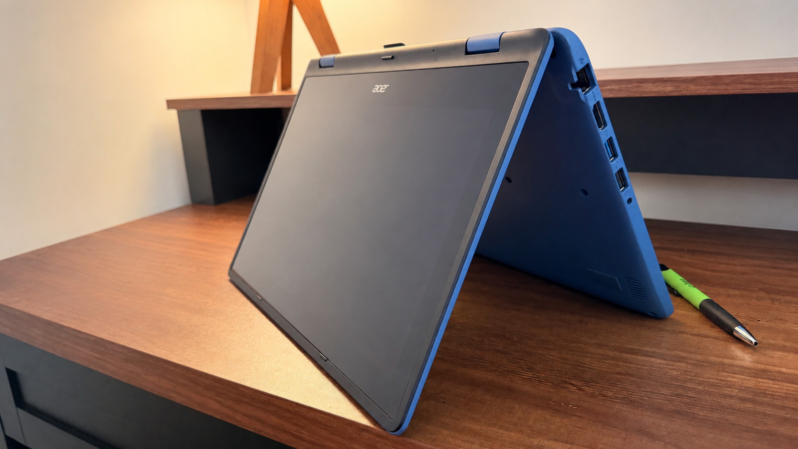 Acer Aspire R3-131T | 11.6″ Touchscreen 2-in-1 Laptop | Intel Celeron | 2GB RAM