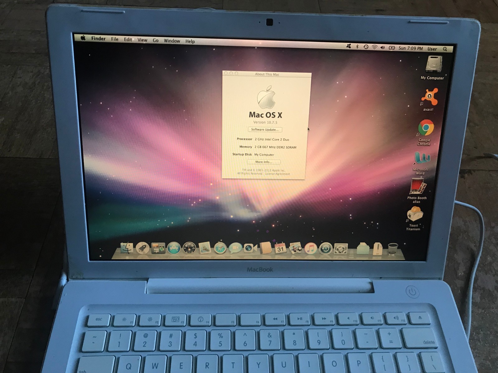 Apple MacBook A1181 2.0 GHz 2GB RAM 80 GB HDD OSx 10.7. No Charger Or Battery