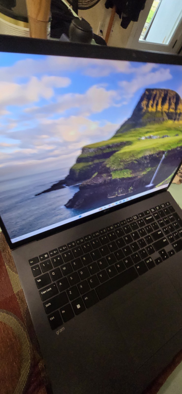 LG gram 17Z90Q 17″ i7 16GB 1TB SSD 2560×1600 Wi‑Fi 6E Win 11 Gray