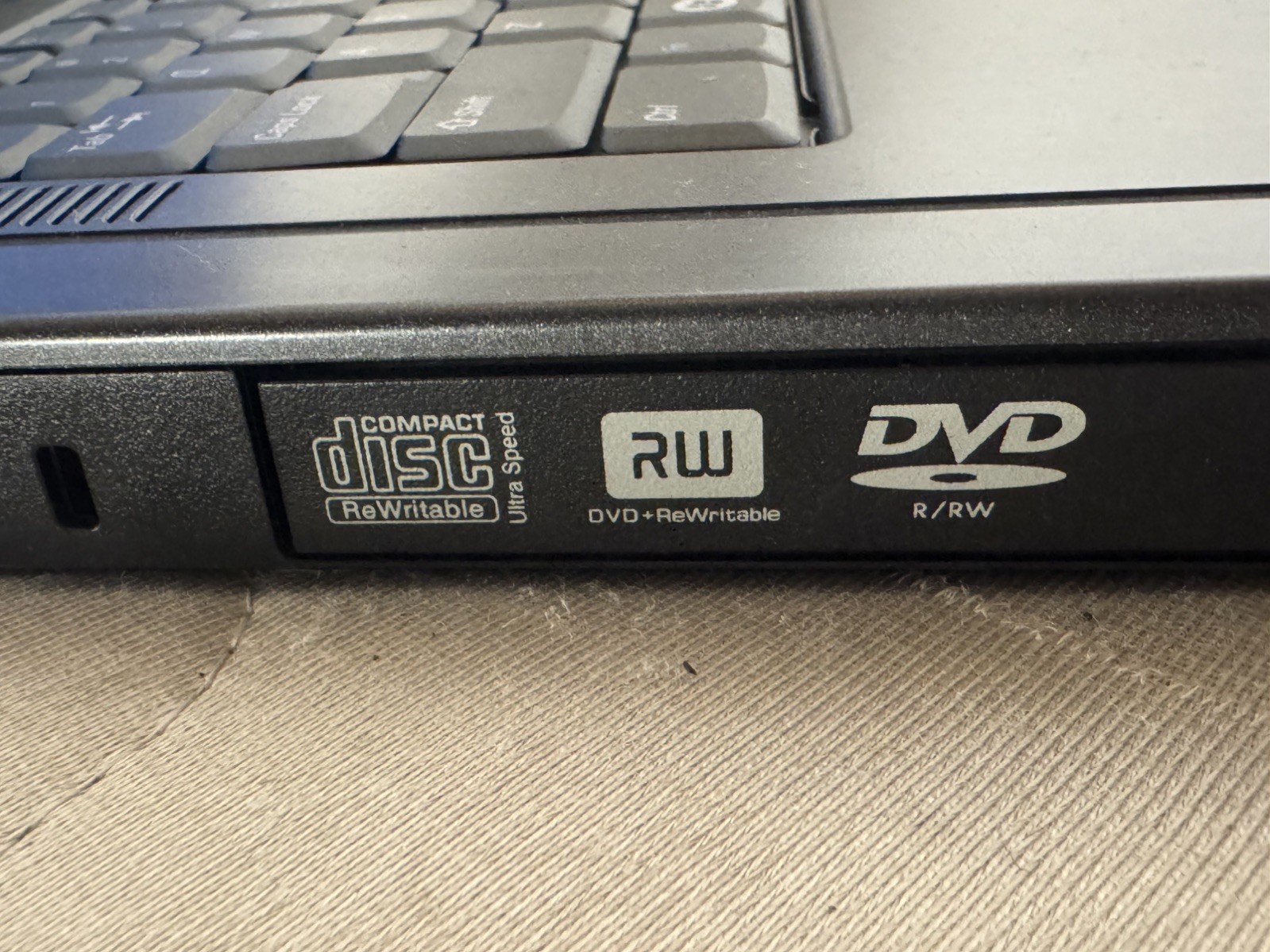 Retro Gaming Laptop Dell Vostro 1000 AMD 1.9GHz 2GB 80GB ATI Radeon Windows XP