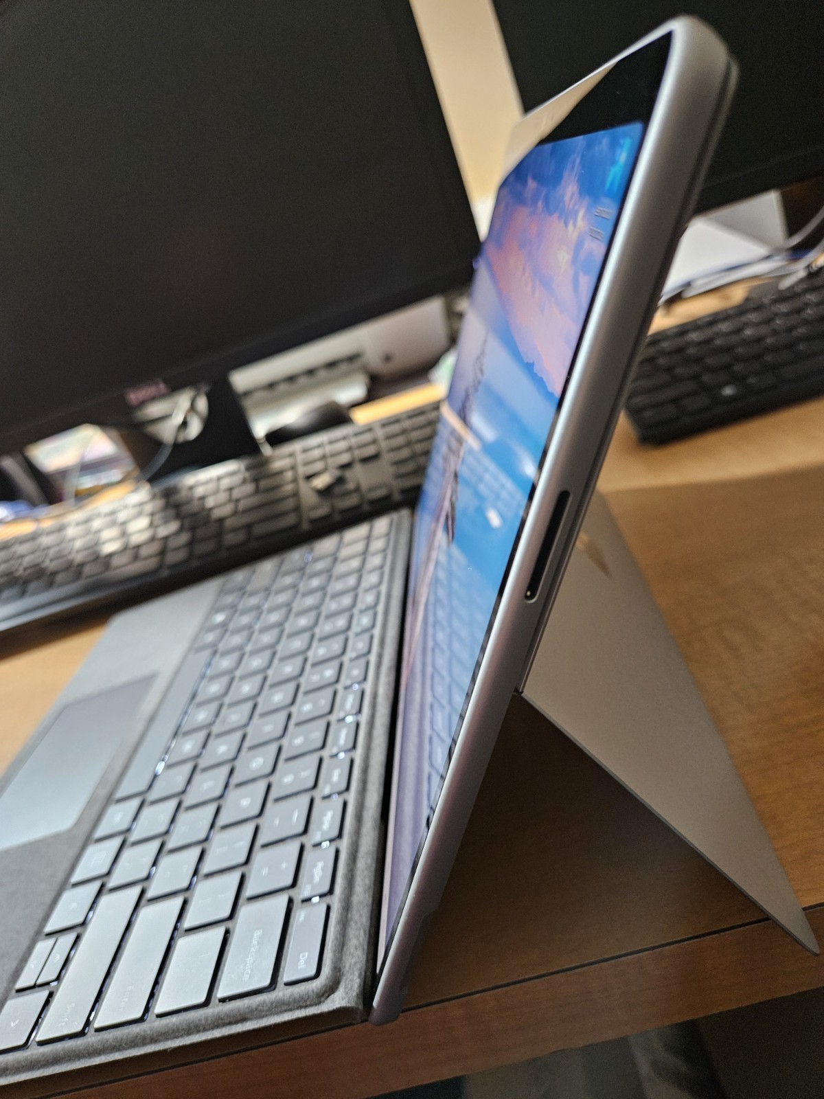 Microsoft Surface Pro 10 Business Ultra 5 135U 8GB 256GB SSD Pen/Keyboard Win11