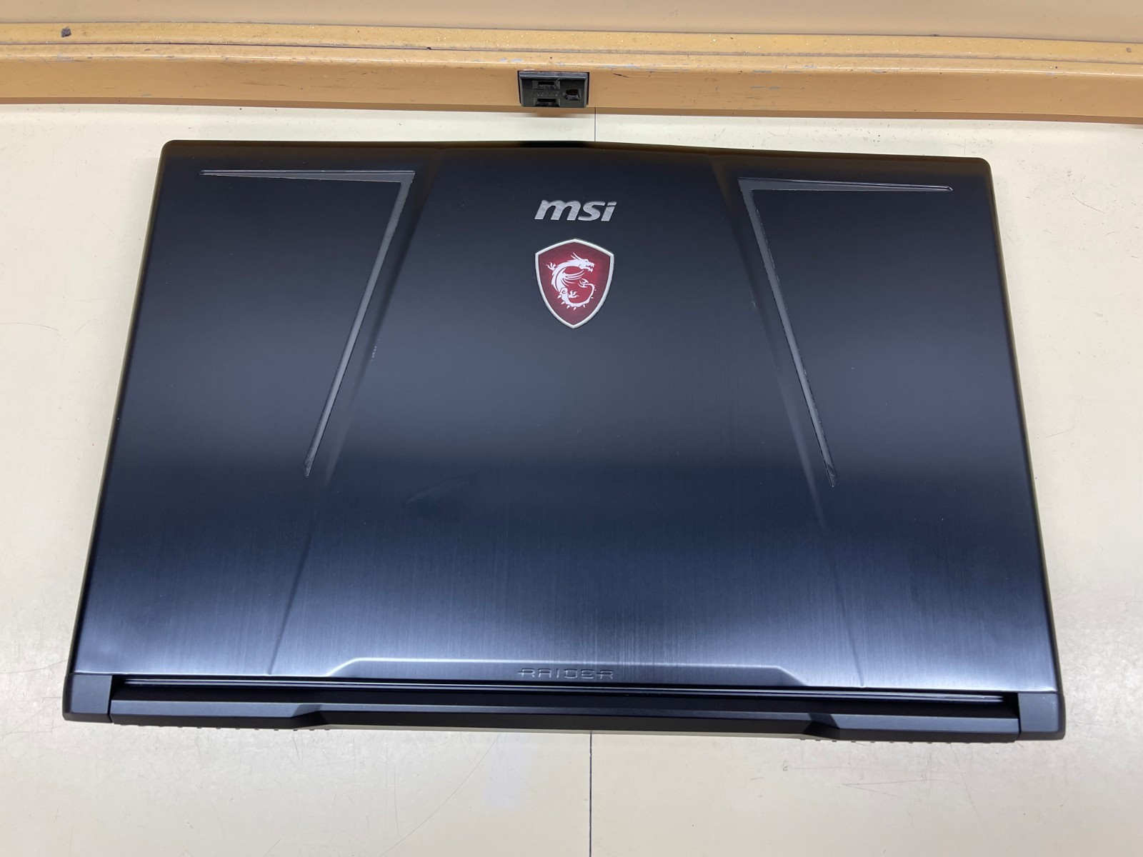MSI GE63 Raider RGB 9SE GeForce RTX 2060 i7-9750H 32GB RAM 500GB SSD 1TB HDD