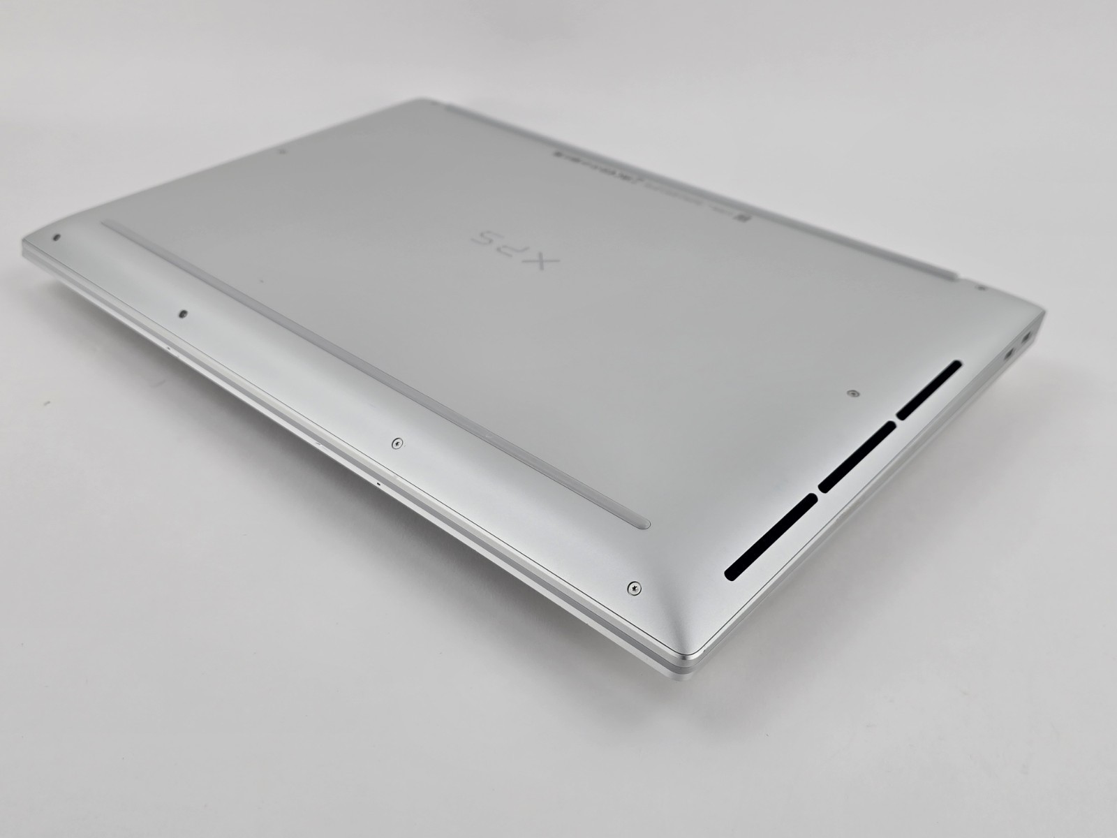 Dell XPS 16 9640 4K OLED TOUCH 2.5 GHz Ultra 9 185H 32GB 1TB SSD RTX 4060 – Good