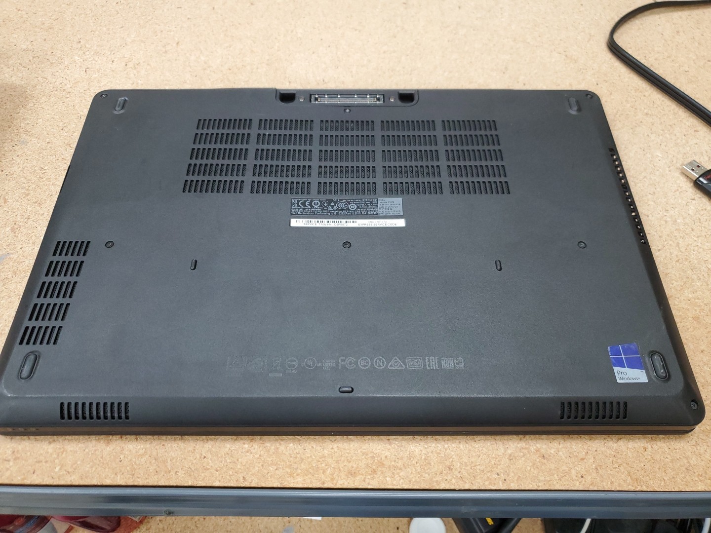 Dell Latitude E5570 15.6″ (500g SSD, Intel Core i5 6th Gen., 8GB) 042026-3