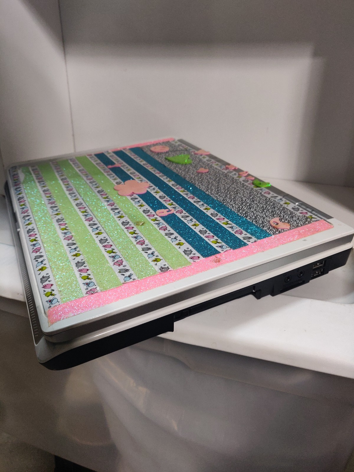 Dell Inspiron PP23LA–FOR PARTS; NOT WORKING–No RAM, Hard Drive, and Charger