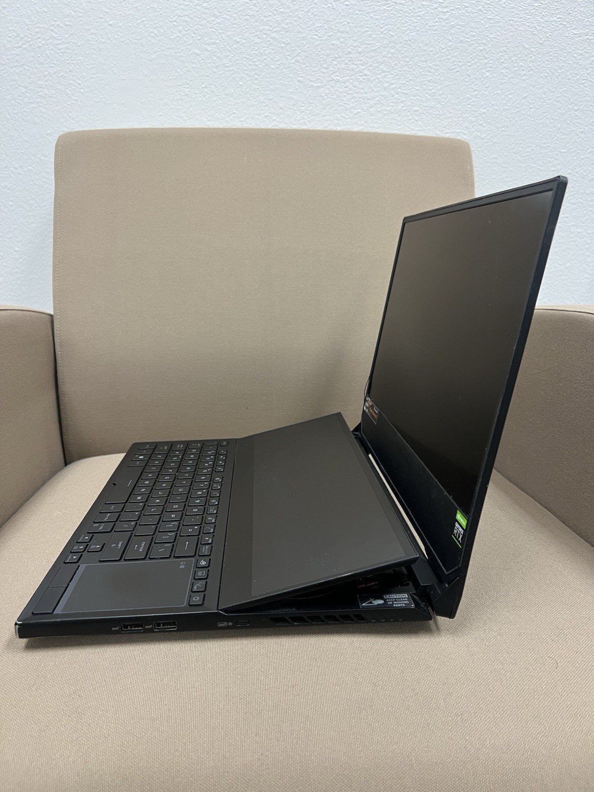 ASUS ROG Zephyrus Duo 15 SE 15.6″ (1TB SSD, AMD Ryzen 9, 4.80 GHz, 32GB) Laptop