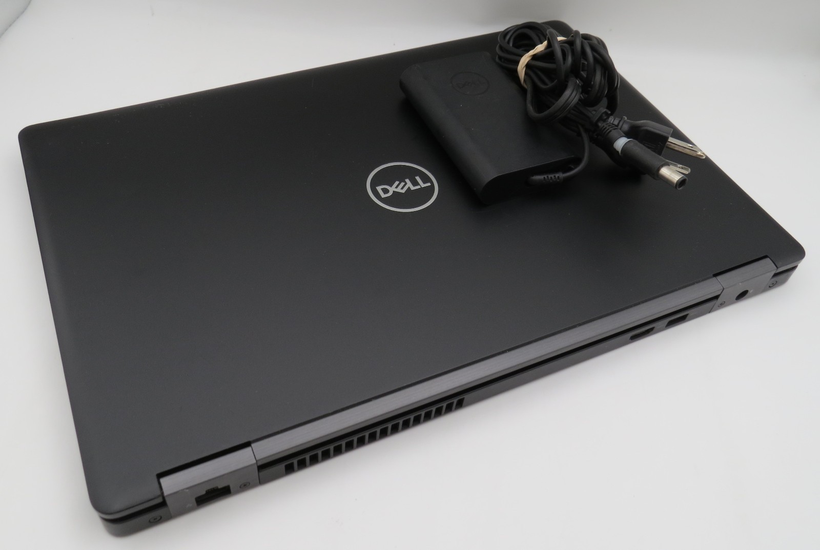 Dell Latitude 5590 | i7-8650U @ 1.9GHz | 8GB DDR4 | 256GB m2 | 15.6″ | No OS