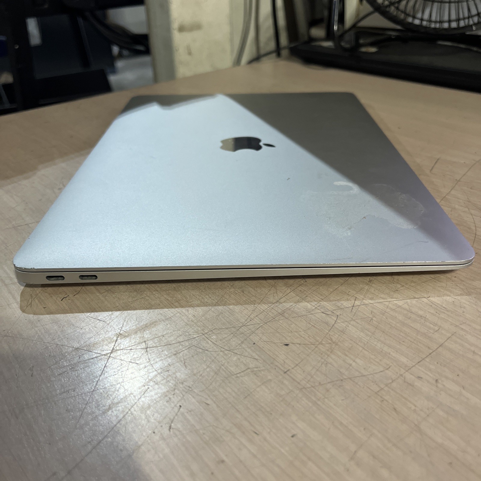 APPLE MACBOOK AIR “M1″ 8 CPU/7 GPU 2020 13” 3.2GHZ 8GB RAM 128SSD