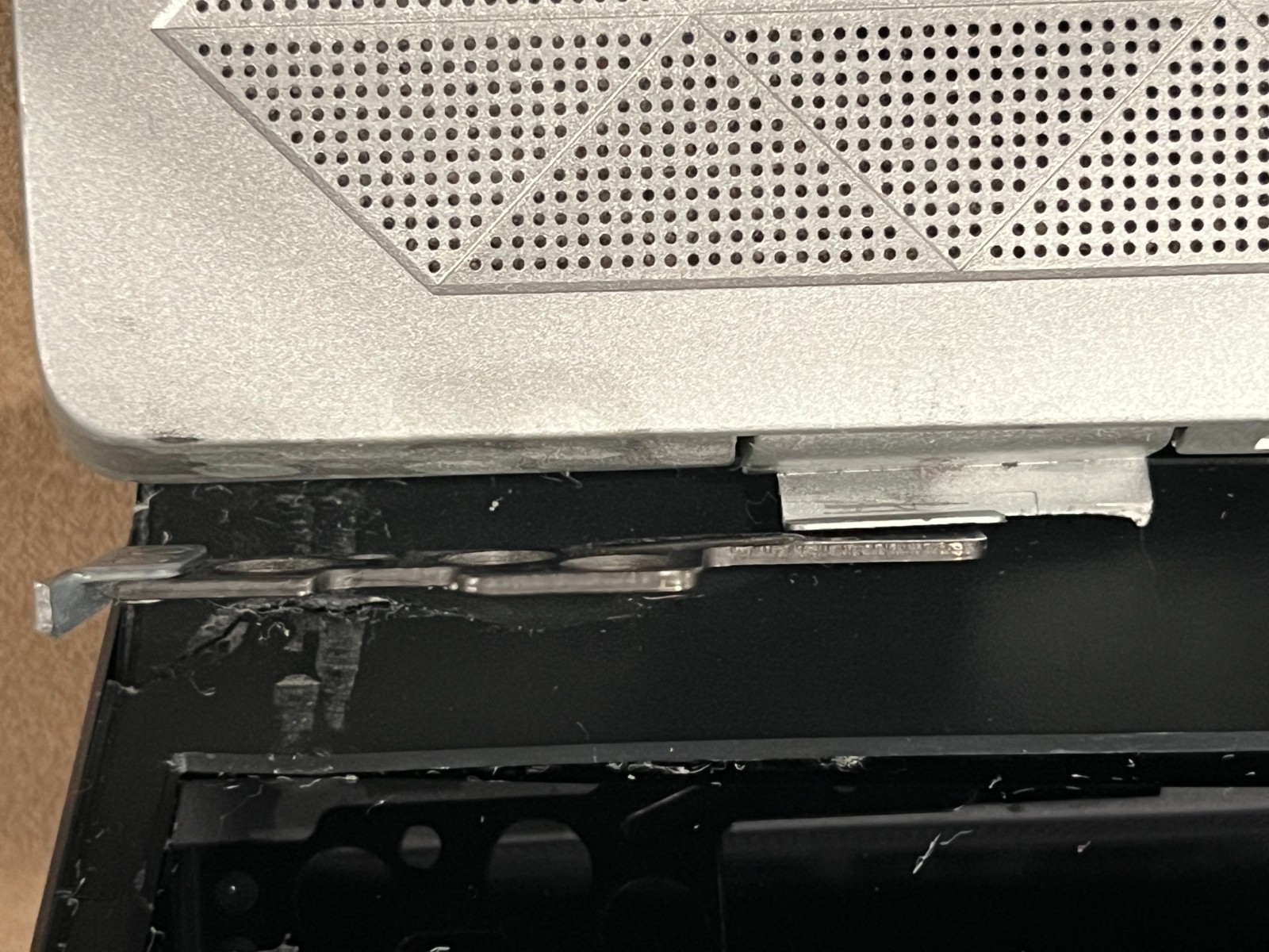 HP Pavilion 15-cs1065cl Laptop Powers On Broken Hinges Parts or Repair