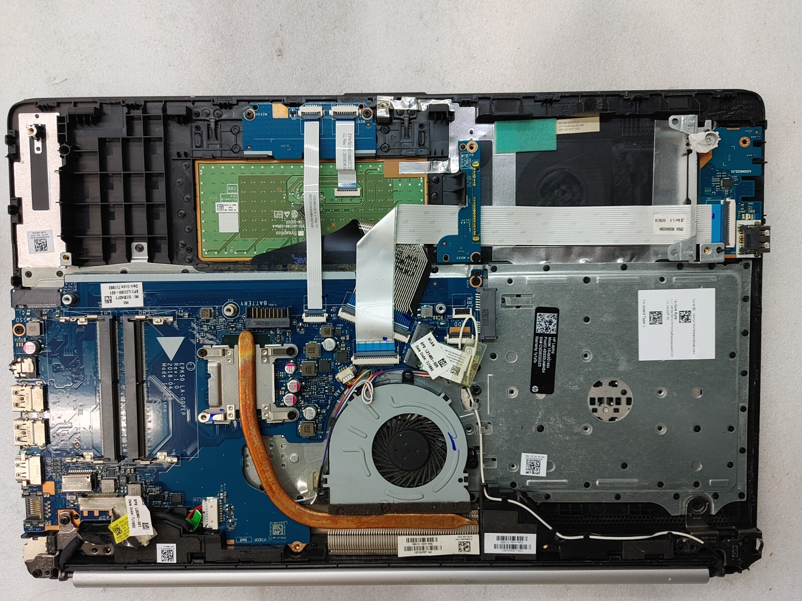HP 15-DA0XXX 1 Core i5-8250U@ 1.60GHz , NO RAM , NO SSD FOR PARTS ONLY