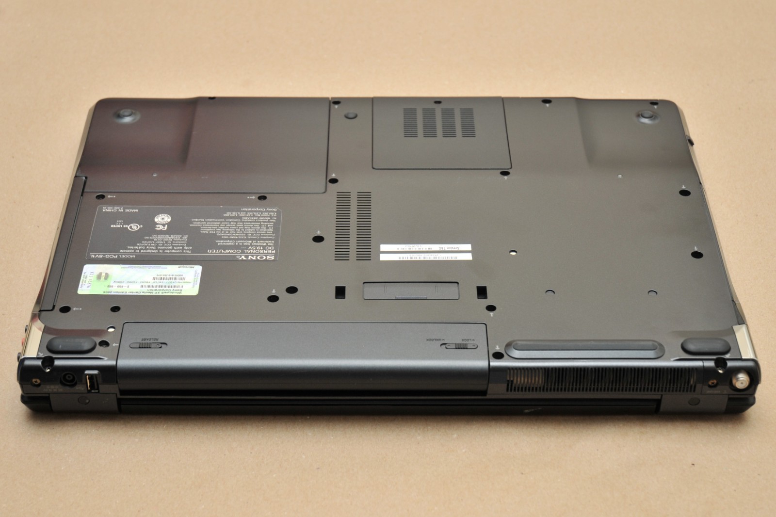 Sony VAIO VGN-AR190G CDuo T2500 GeForce Go 7600 128GB SSD 3GB RAM Windows Vista