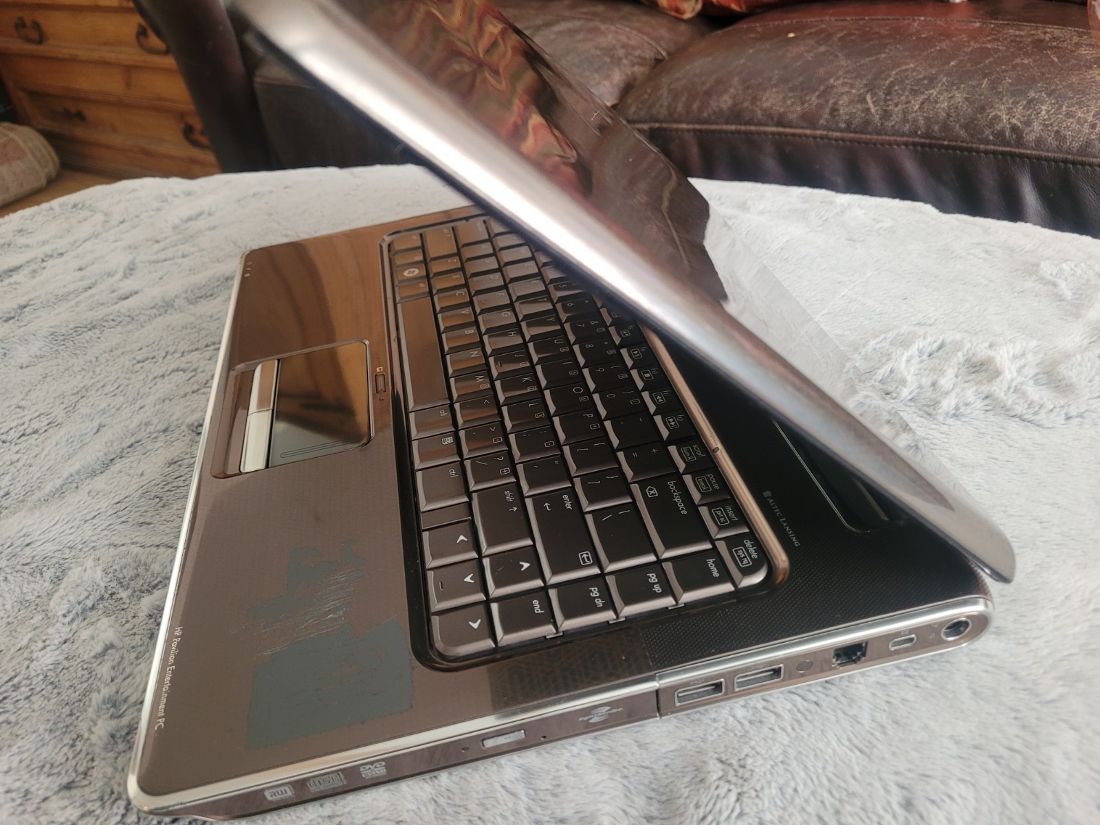 HP Pavilion dv5-1250us Laptop For Parts or Repairs, Broken Screen, Powers On