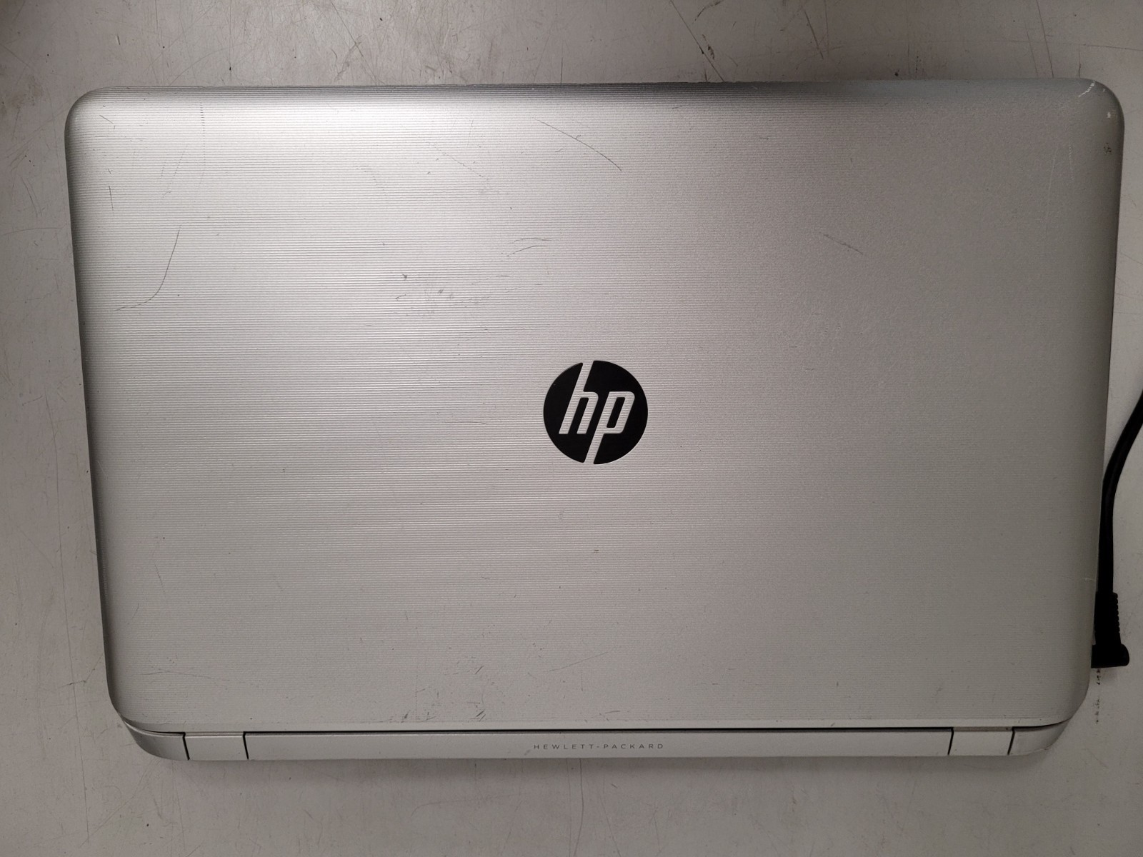 Hp pavilion 17 17.3″amd A10-5745m 2.1ghz 6gb ram 700gb hdd charger 5CD42940KL