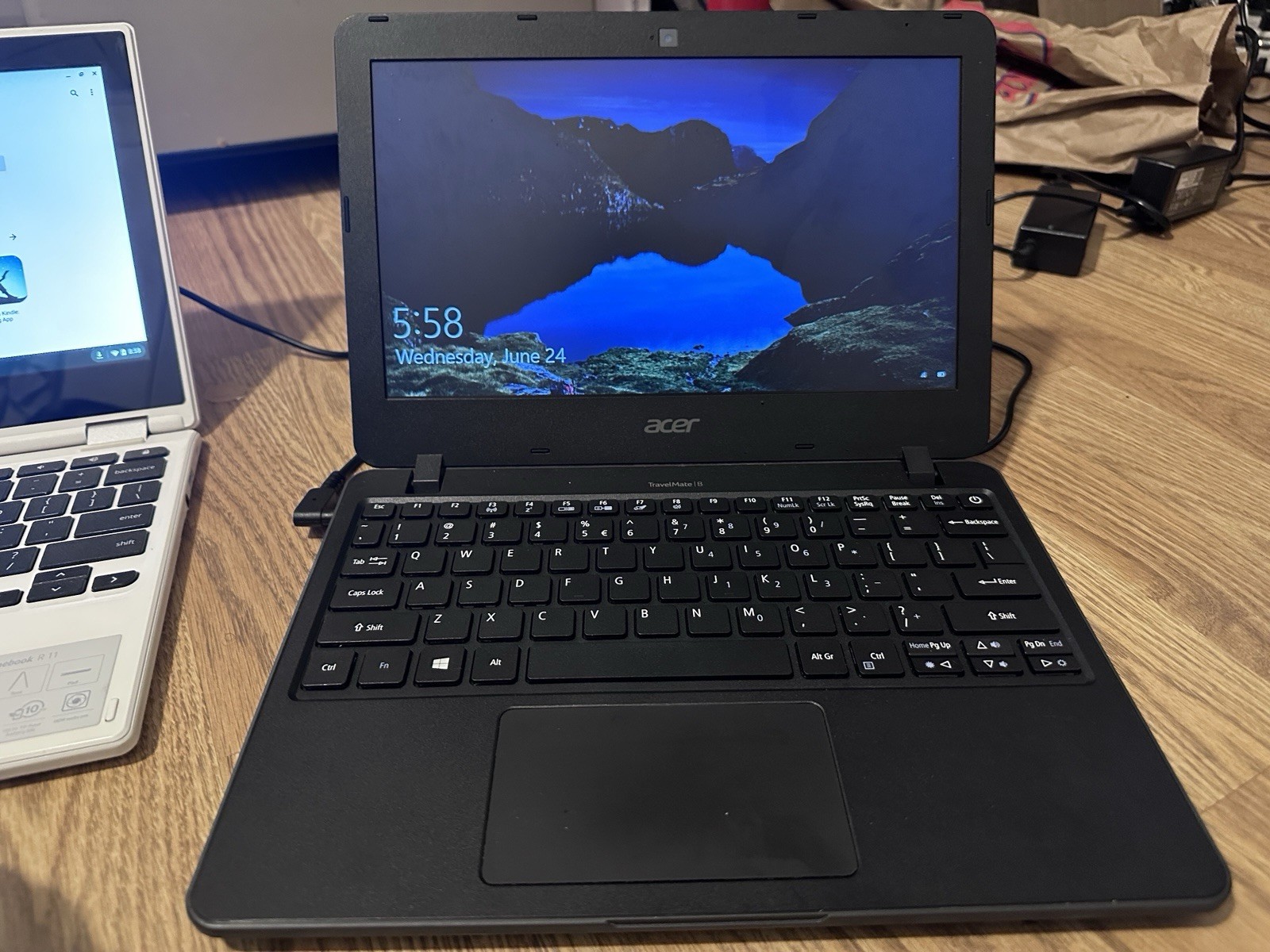 Acer TravelMate 1 B 11.6″ 2-in-1 Touchscreen Win Intel Celeron 4GB 32GB