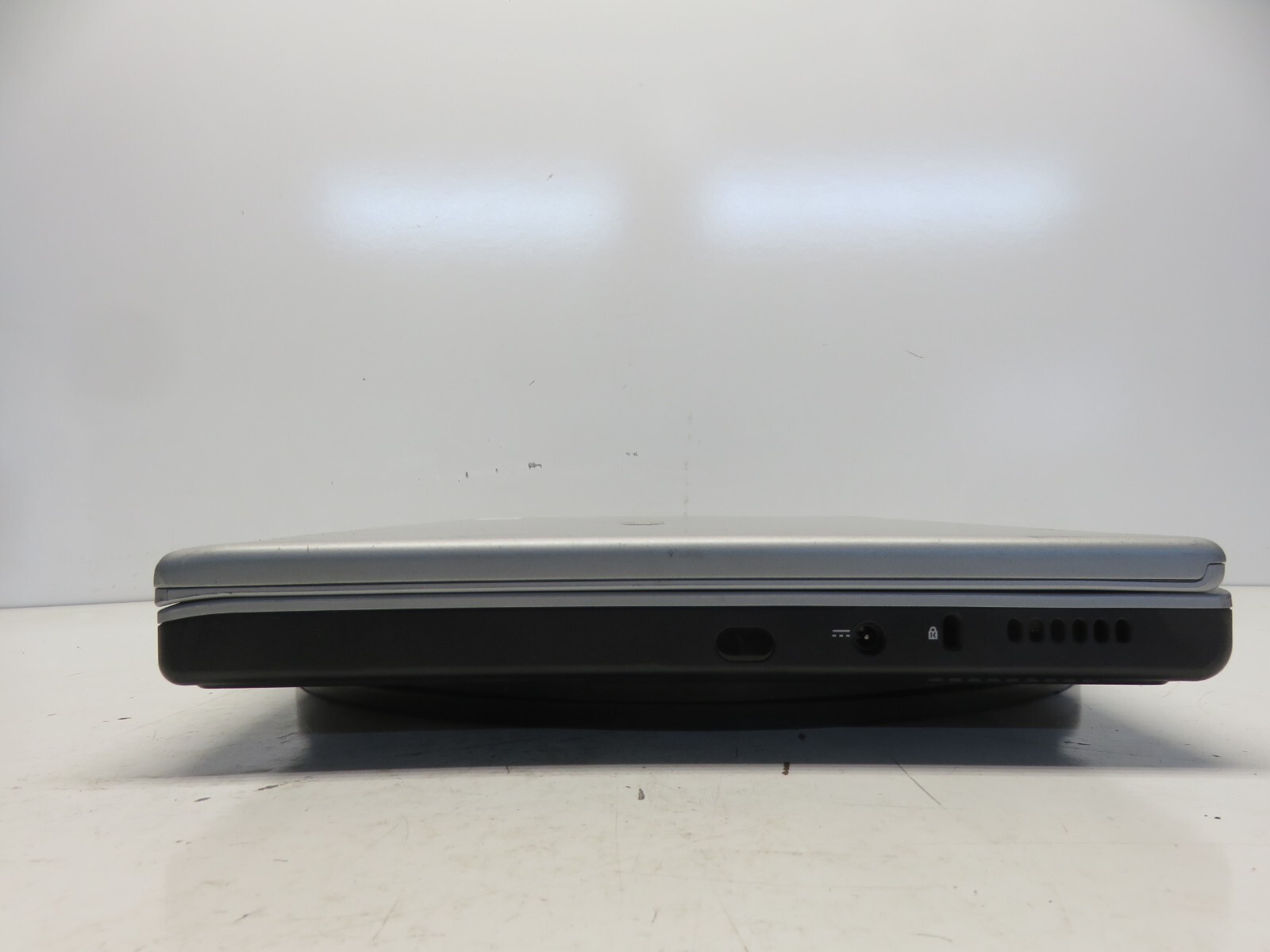 Compaq Presario X1000 Intel Pentium M 1400MHz 1 GB NO HDD No Batt