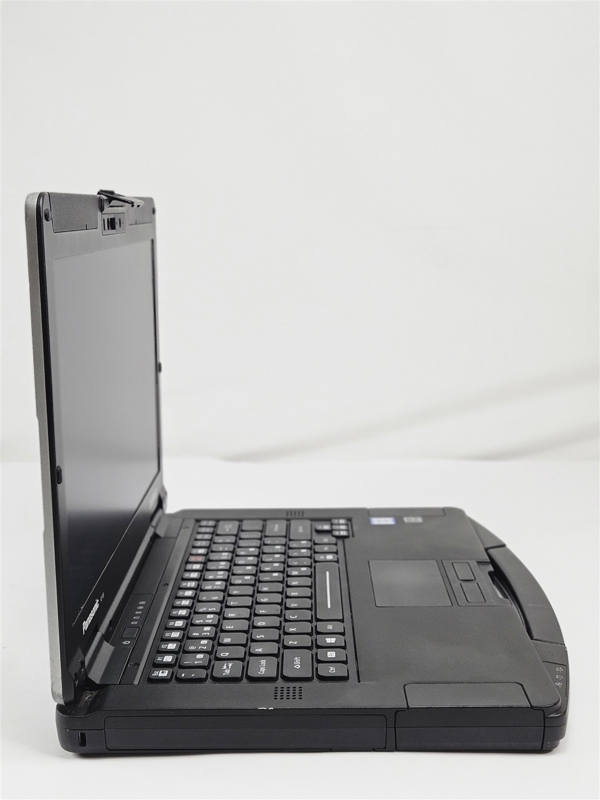 Panasonic Toughbook FZ-55 14″ 1.6GHz i5-8365U 16GB 1TB SSD Side Panel Missing