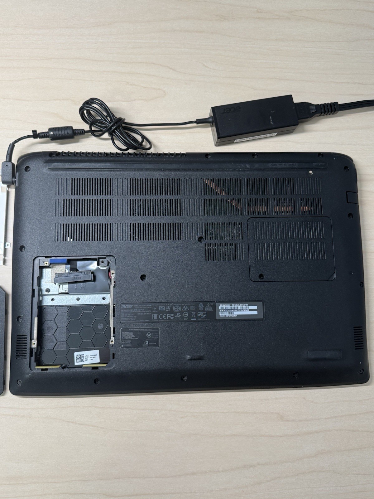 Acer Aspire A315-41 Laptop Ryzen 3 2200U 8GB RAM (NO SSD OR HDD)!!!!