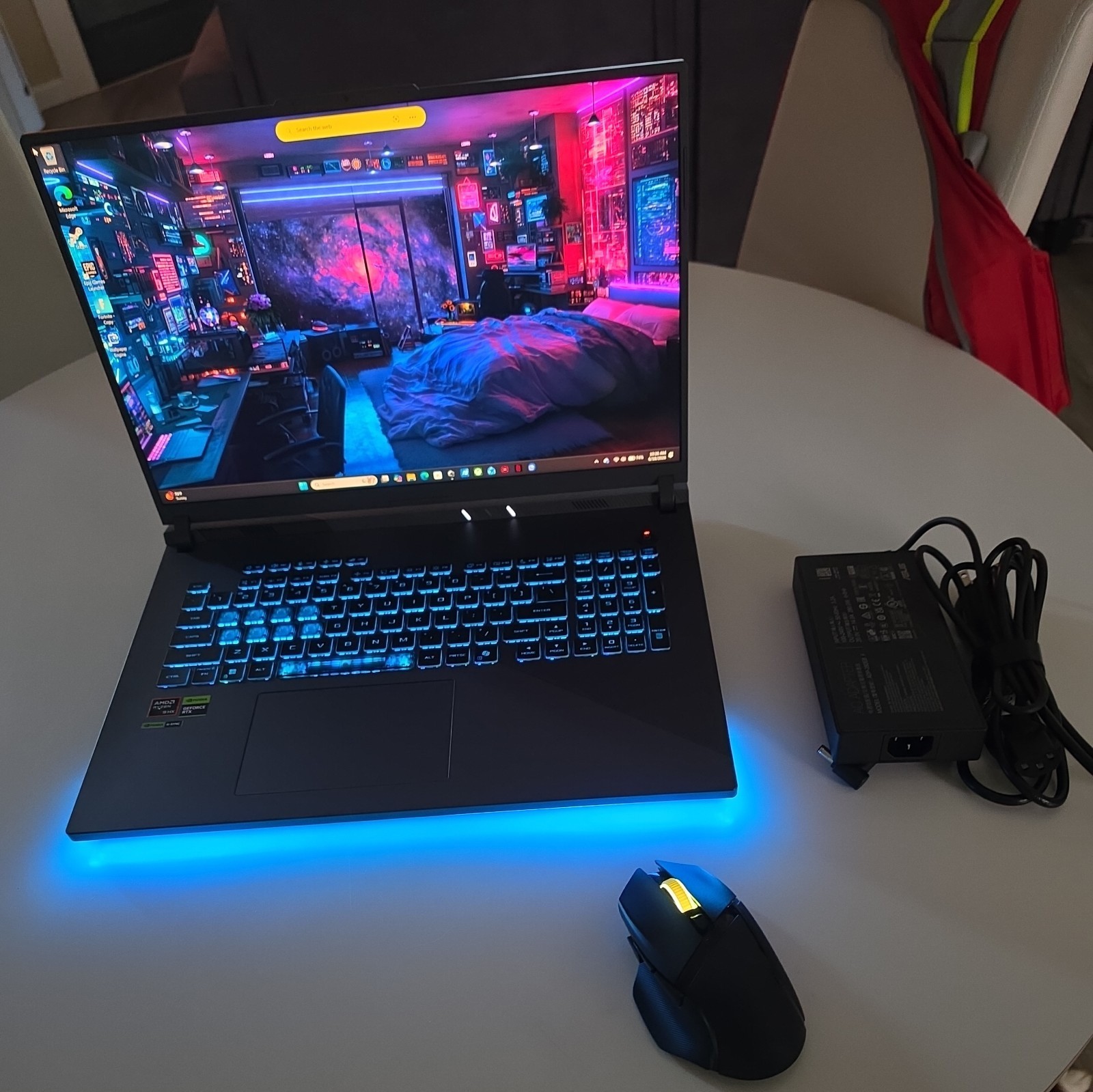 ASUS ROG Strix G18 18″ Ryzen 9 8940HX, GeForce RTX 5070, 16GB, 1TB, Win 11 Pro