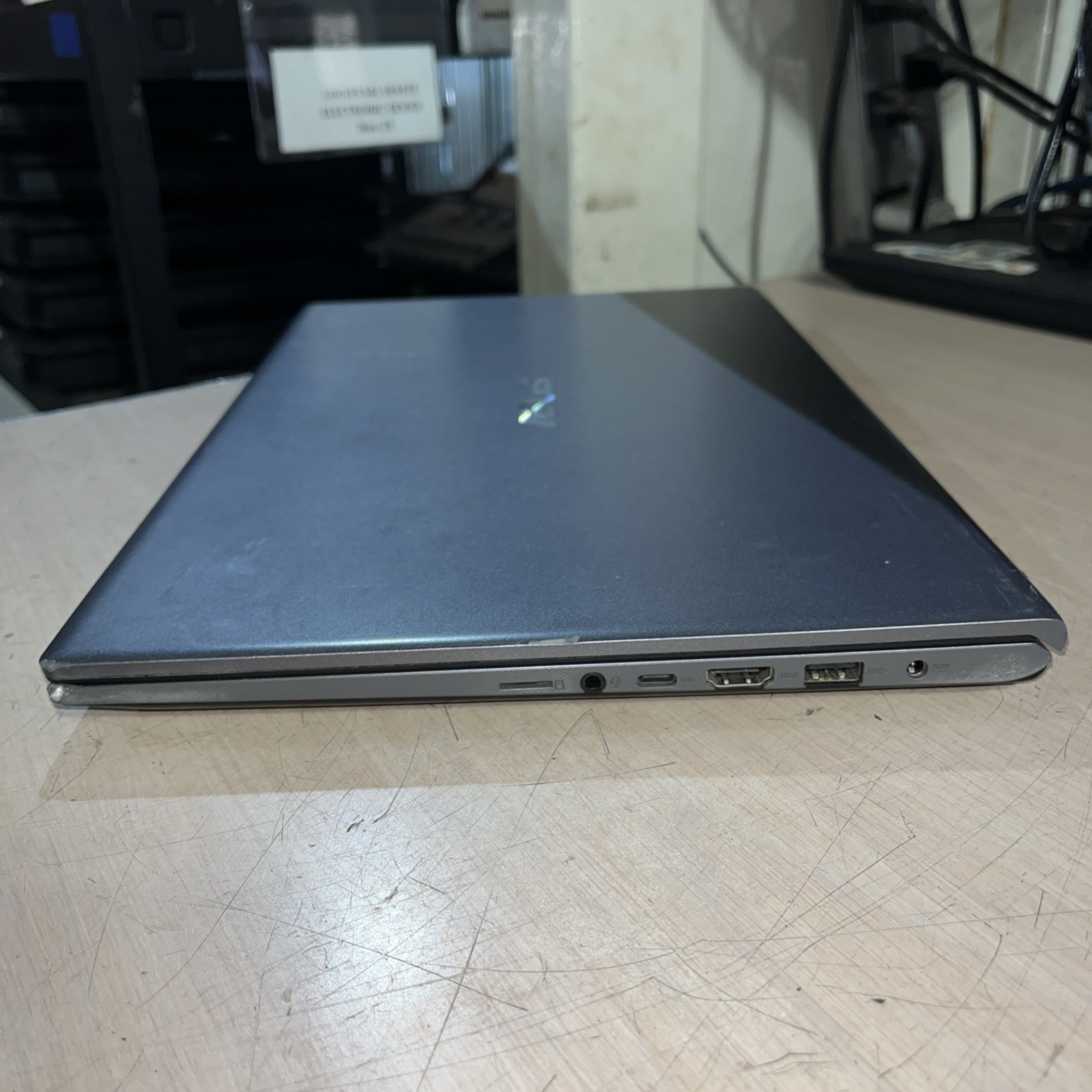 ASUS VIVOBOOK F512D AMD RYZEN 8GB RAM NO HD
