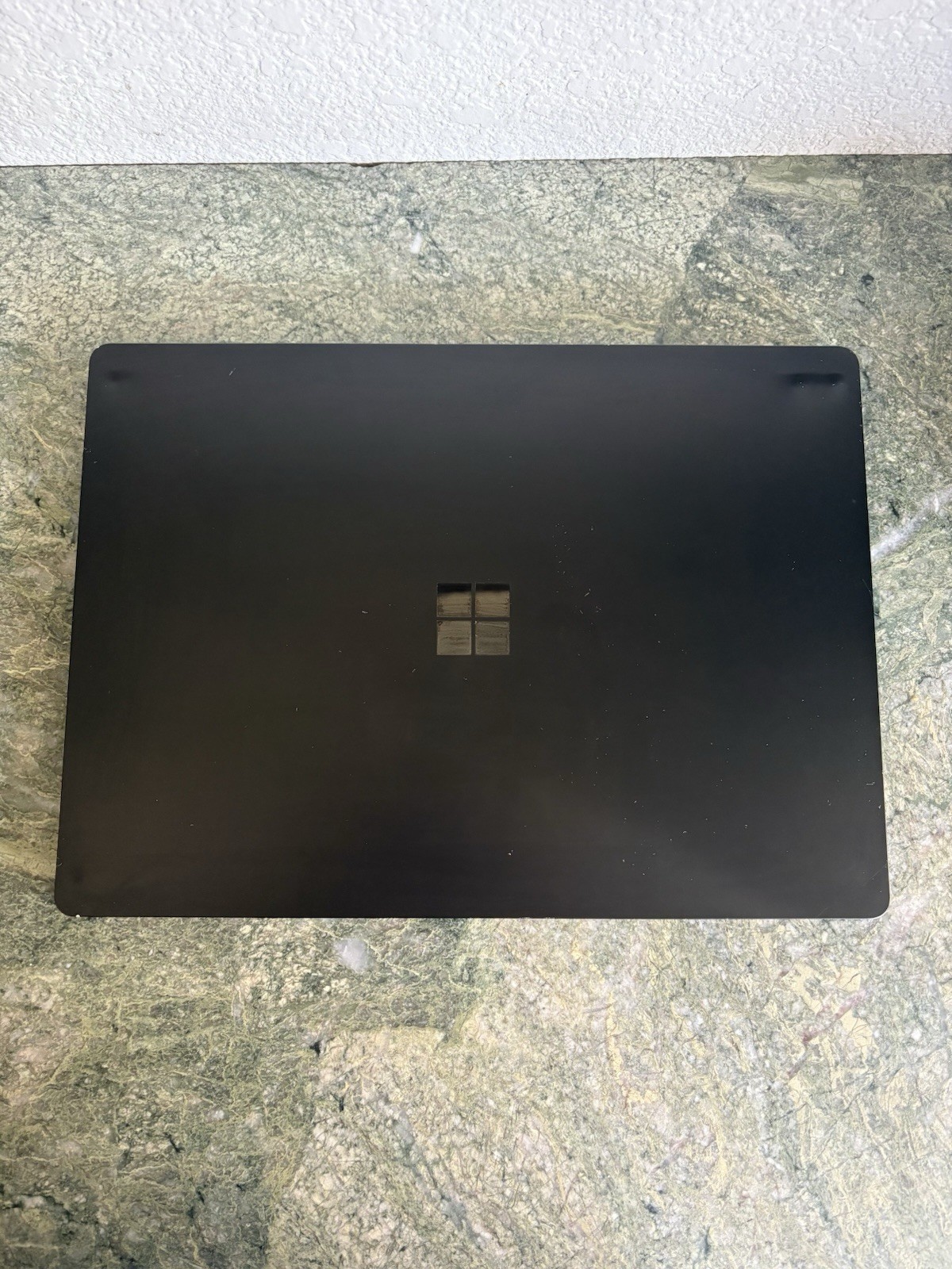 Cracked Microsoft Surface Laptop 3 13.5″ i5-1035G7 1.2GHz 8GB RAM 256GB SSD