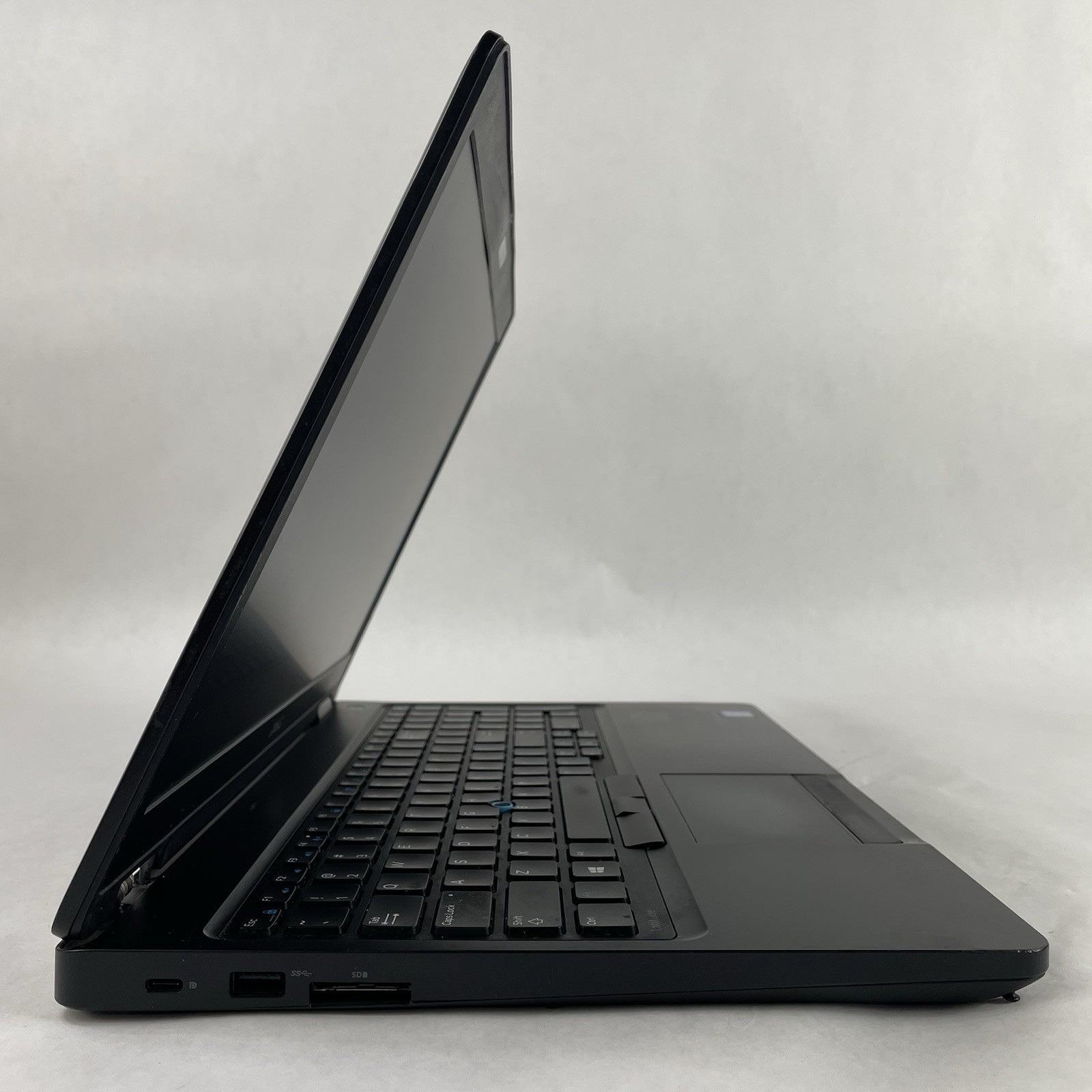 Dell Latitude 5580 15.6″ i5-7440HQ 2.8GHz 8GB RAM No SSD/OS/AC – Bad Hinge Cover