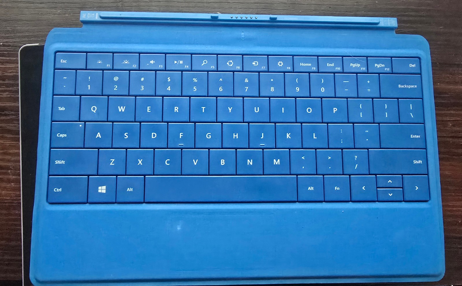 Surface 2 RT (Silver, 32GB NAND) W/ Charger & keyboard | BAD BATTERY |