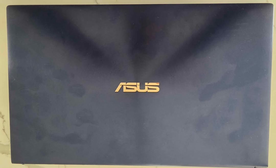 Asus ZenBook Pro 15 ScreenPad 2.0 / i7 10th Gen / Nvidia GTX 1650 Max-Q
