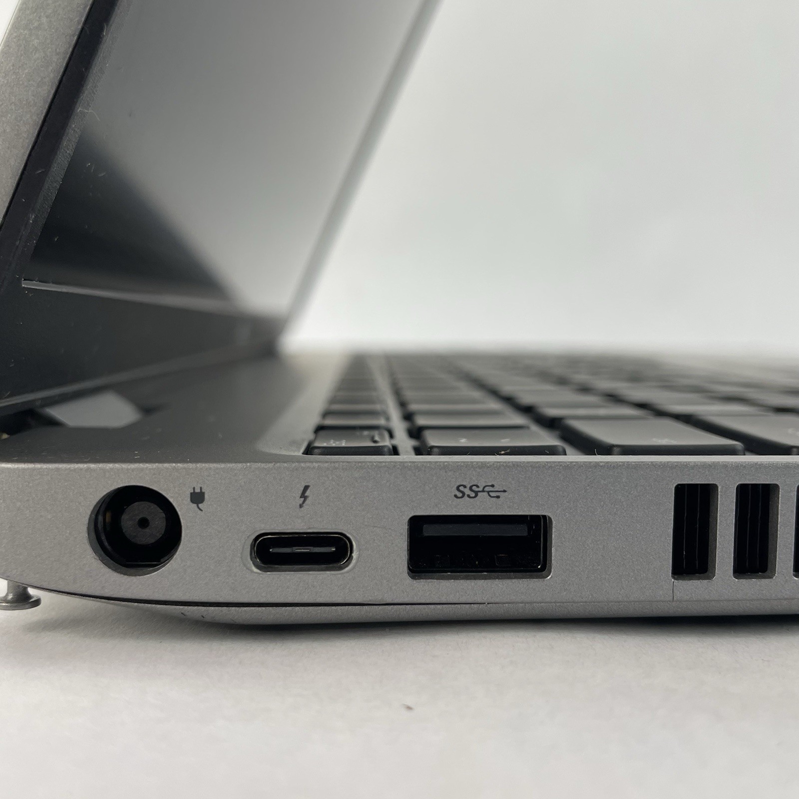 Dell Precision 3551 15.6″ i7-10850H 2.70 GHz 16 GB RAM No SSD/OS/AC/Batt – READ
