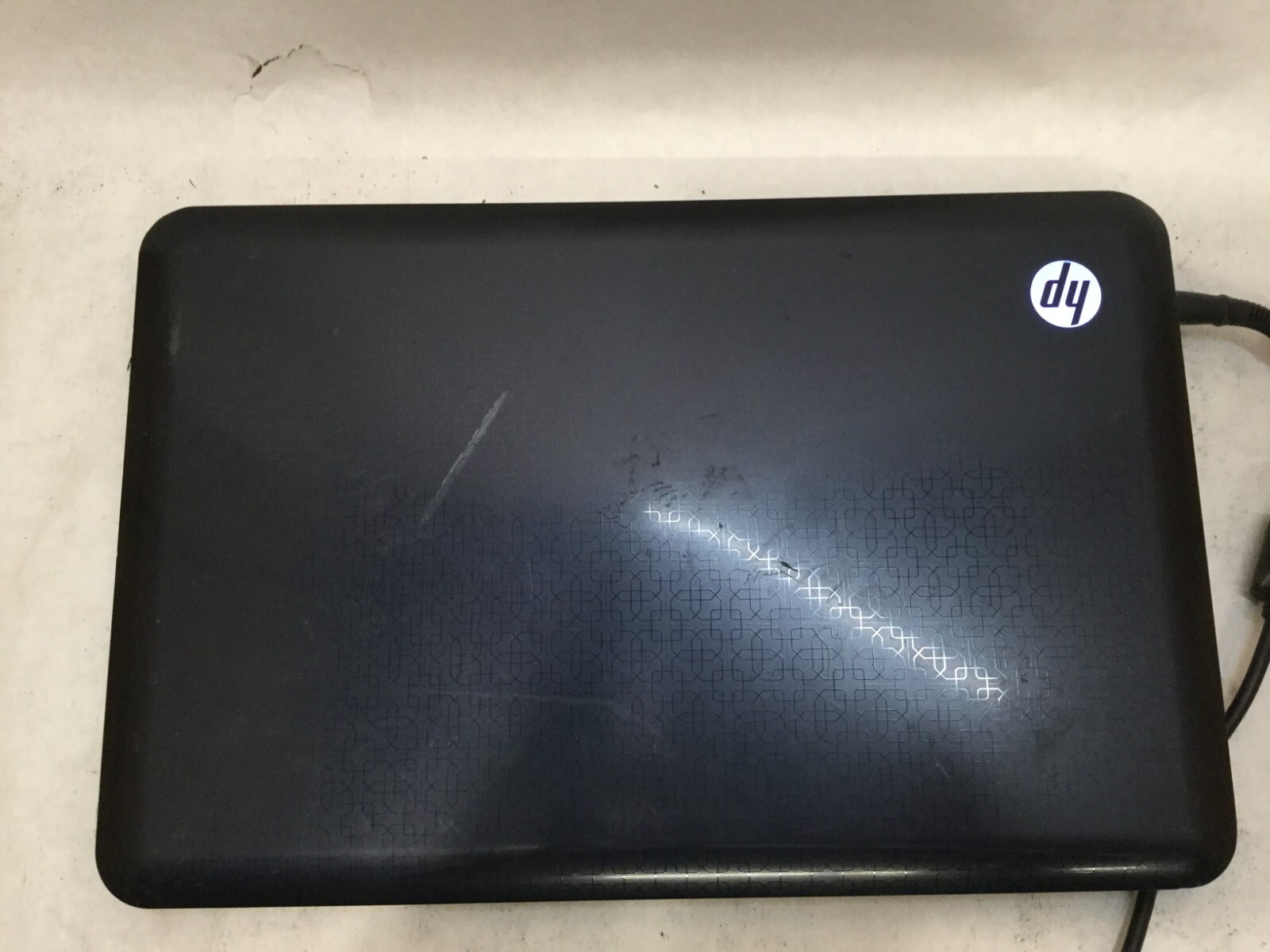HP dv6t-3200 / Intel Core i3 M370 @ 2.40GHz / (CASE DAMAGE/MISSING PARTS!) -MR