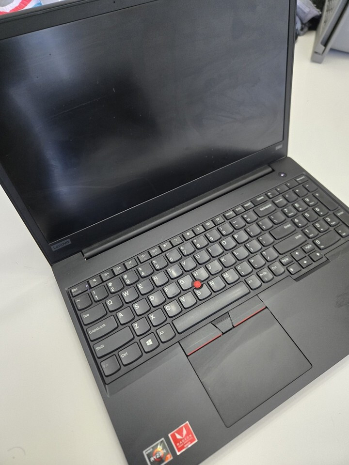 Lenovo E585 AMD Ryzen 3 2200U@2.60ghz 16GB/(2TB SSD),Charg,Batt,Wn11P,Offce2024P