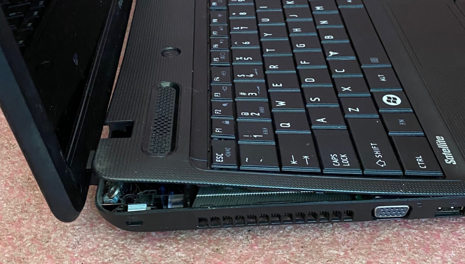 Toshiba Satellite C655 Laptop_Intel Pentium B960 CPU @ 2.20 GHz_4GB RAM_620GB HD