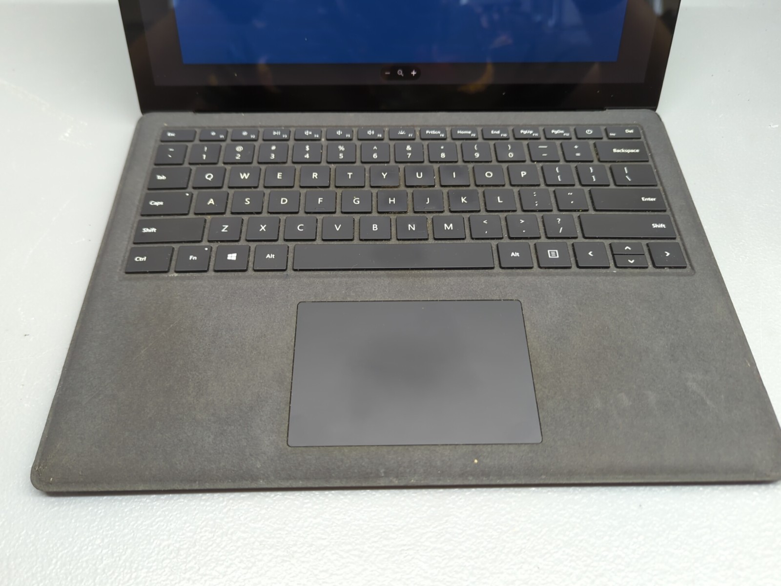 Microsoft Surface Laptop 2 13.5″ i7-8650U 16GB 512GB SSD Win11 Pro – Read